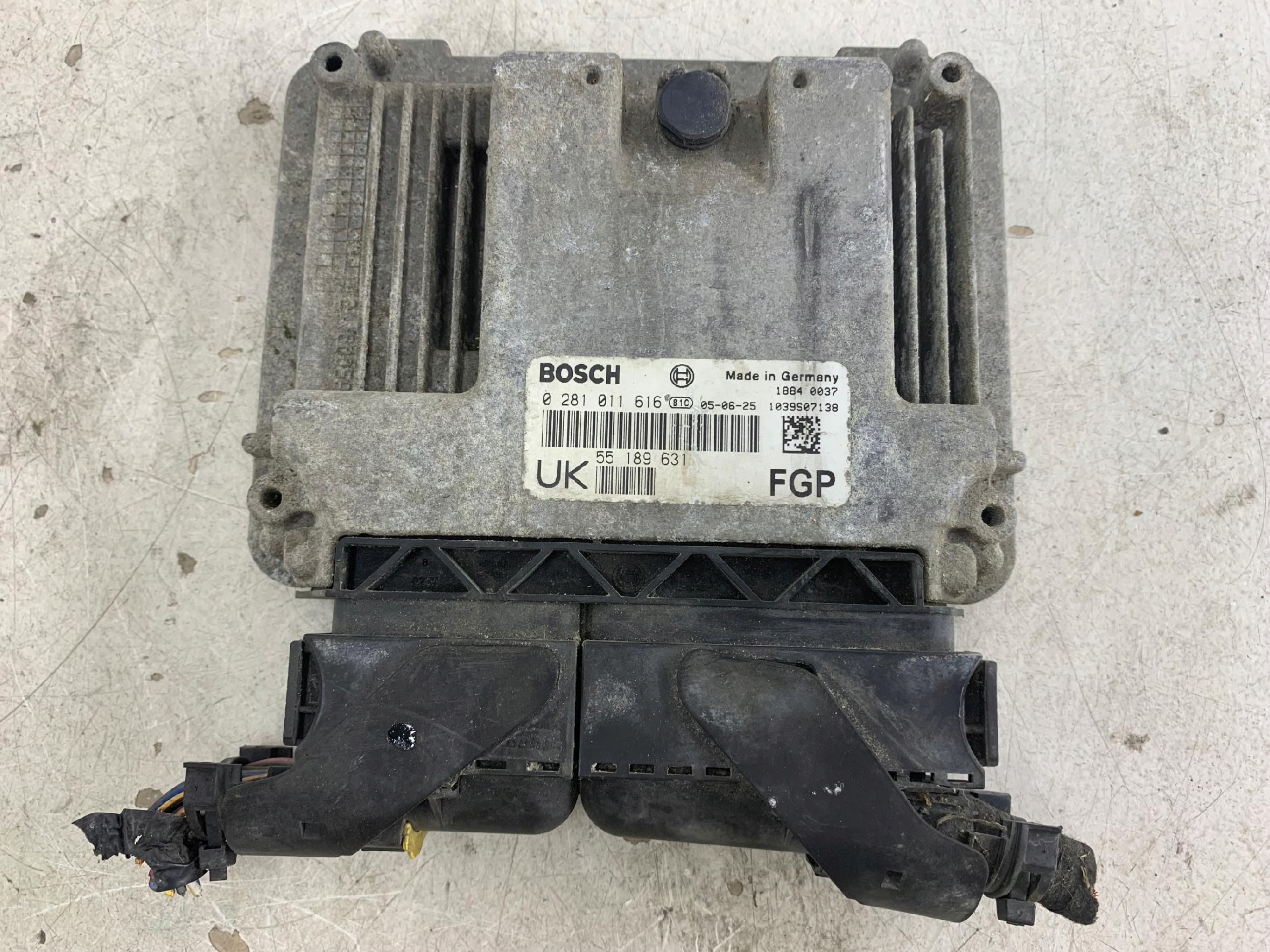 Dodatkowe zdjęcie używanej części: OPEL VECTRA C 1.9 CDTI STEROWNIK SILNIKA 55189631
