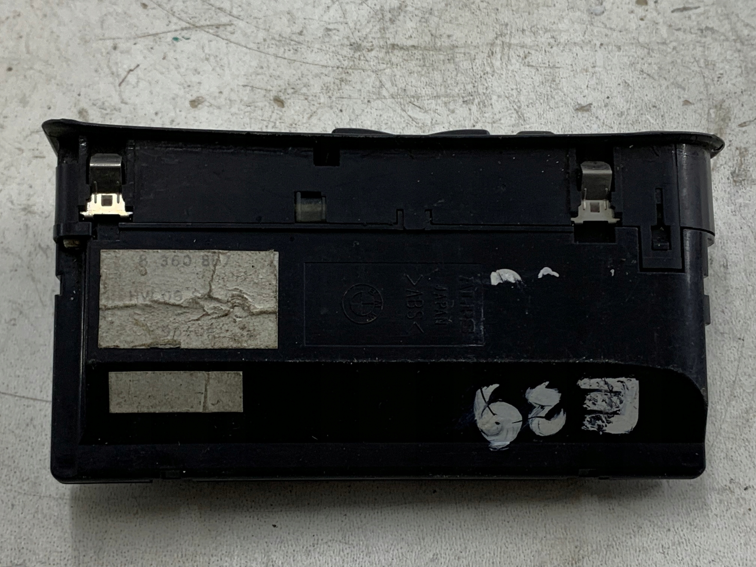 Dodatkowe zdjęcie używanej części: BMW E39 PANEL SZYB LEWY PRZÓD KIEROWCY 8360887