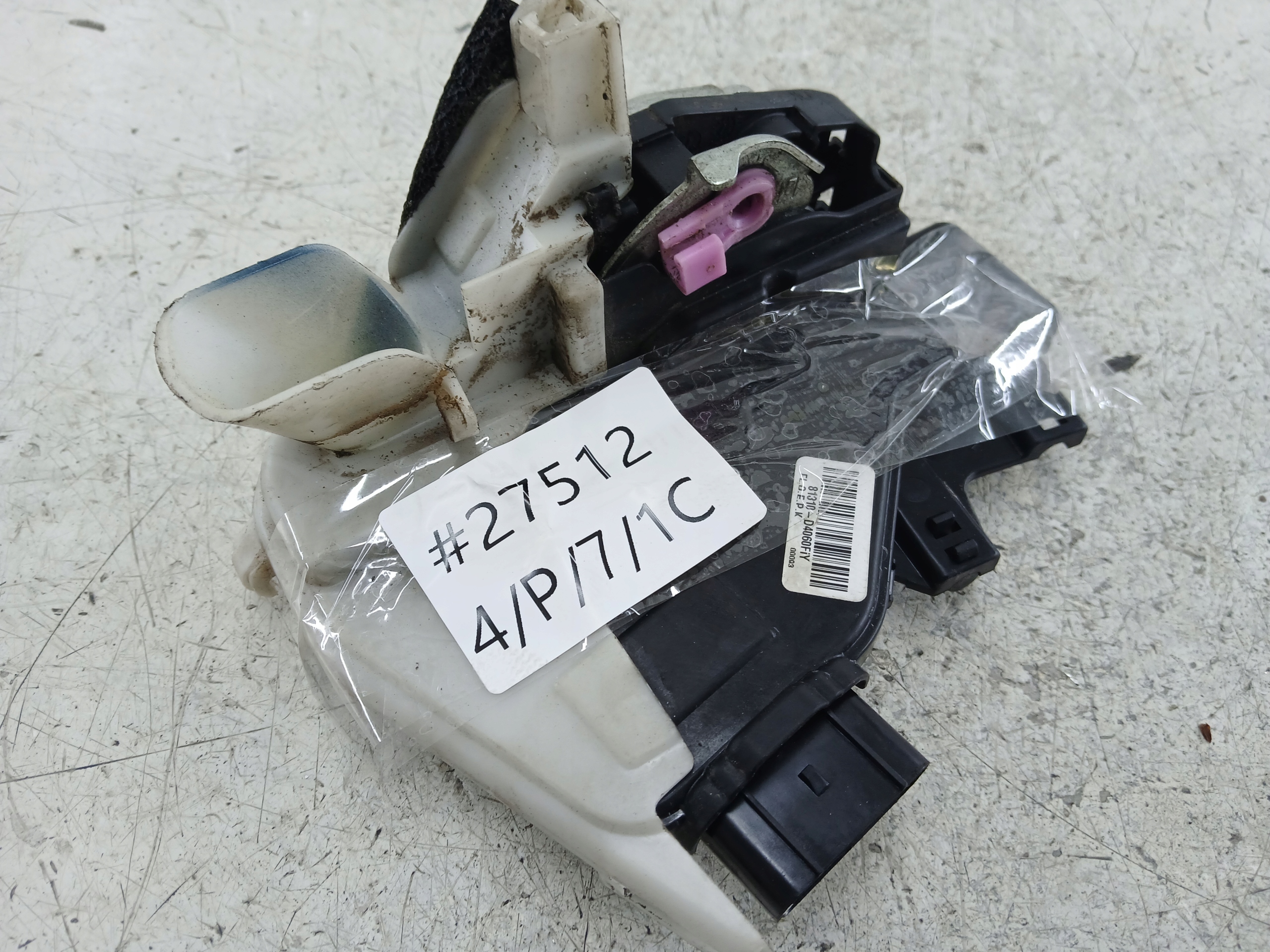 KIA OPTIMA IV ZAMEK DRZWI LEWY PRZÓD 81310-D4060 - zdjęcie 6