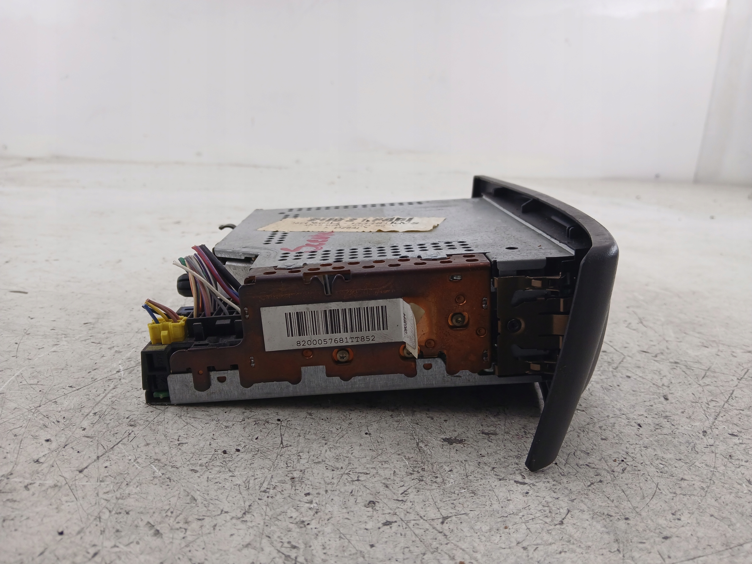 Dodatkowe zdjęcie używanej części: RENAULT CLIO II RADIO FABRYCZNE CD 8200057681D + KOD 6105