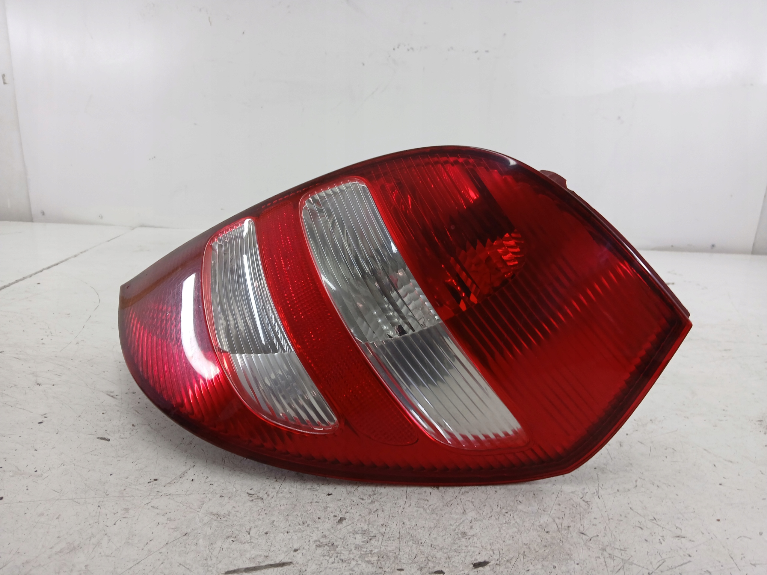 MERCEDES W169 LAMPA PRAWA TYŁ - zdjęcie 3