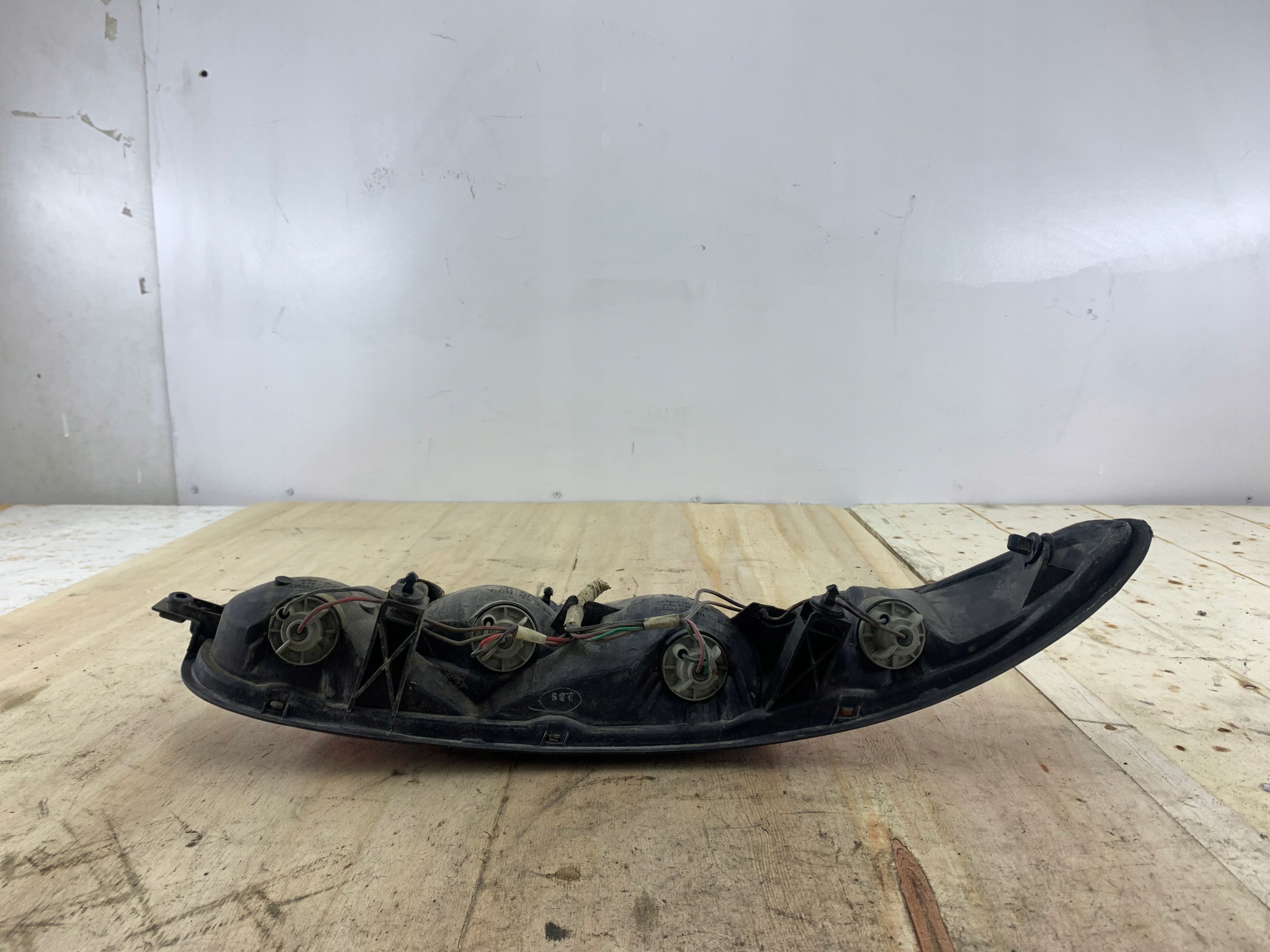 MAZDA MX-3 LAMPA LEWA TYŁ - zdjęcie 5