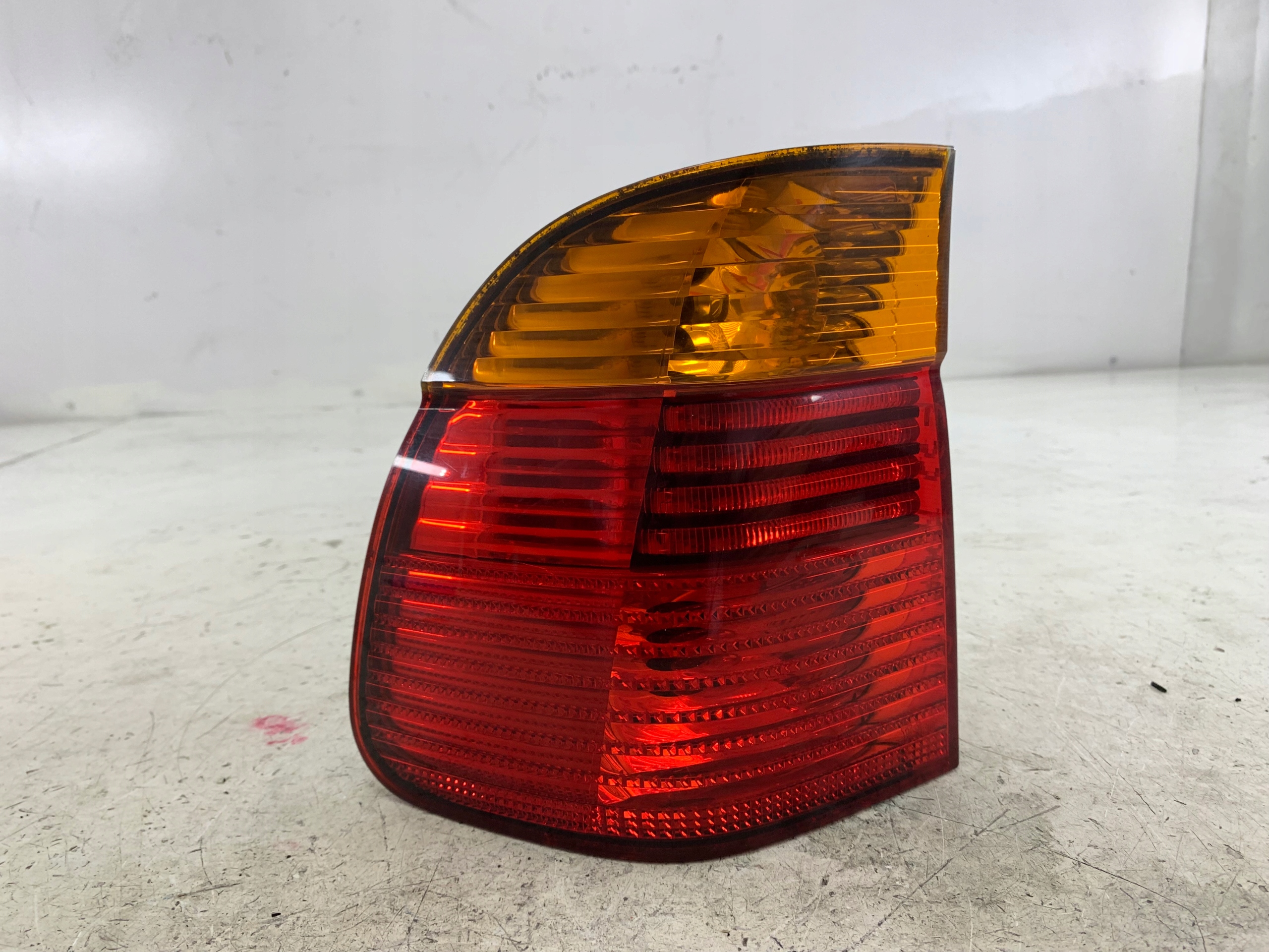 Dodatkowe zdjęcie używanej części: BMW E39 KOMBI TOURING LAMPA LEWA TYŁ 6900213