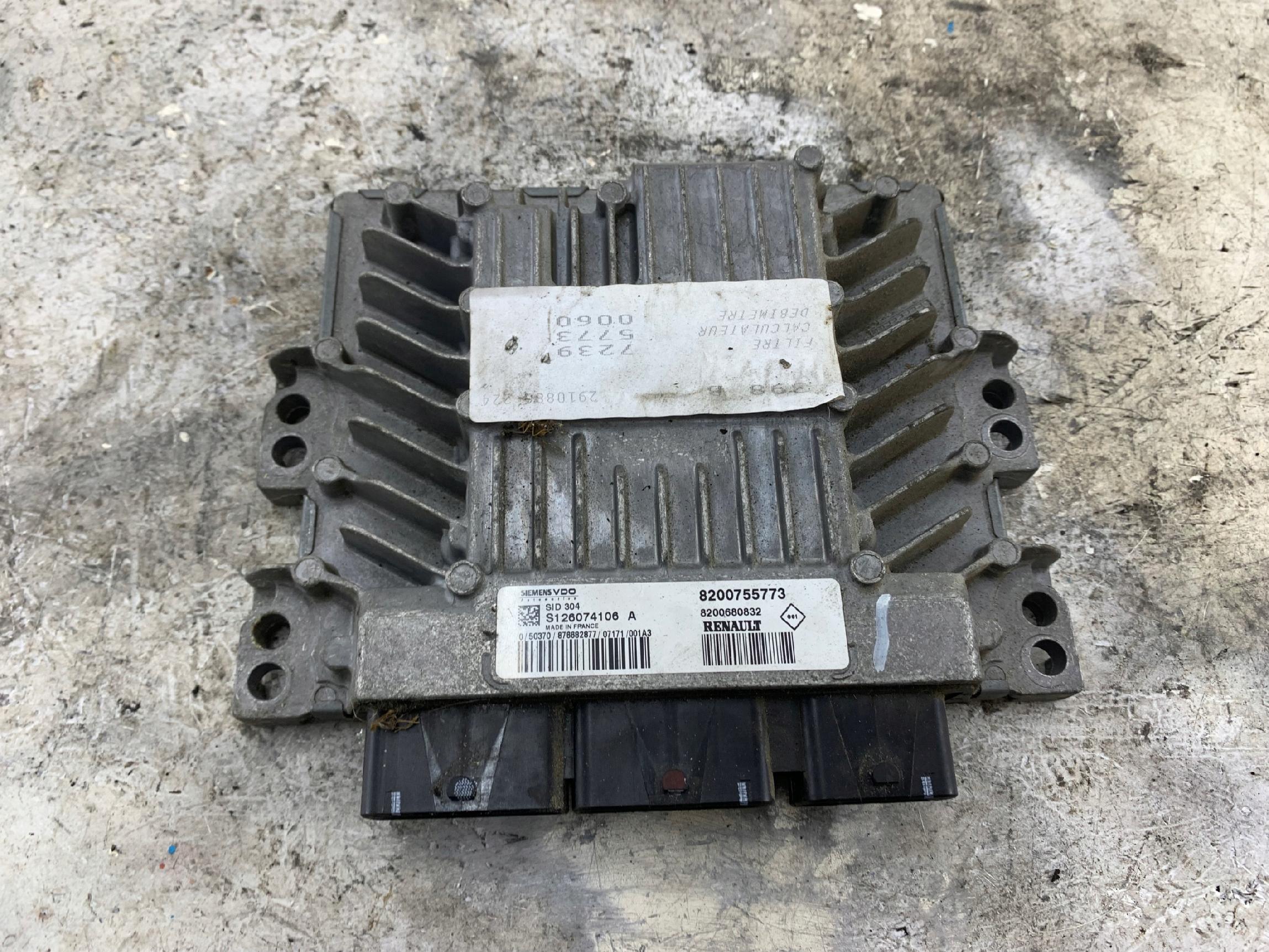 Dodatkowe zdjęcie używanej części: RENAULT MEGANE II LIFT 1.5 DCI STEROWNIK SILNIKA 8200755773