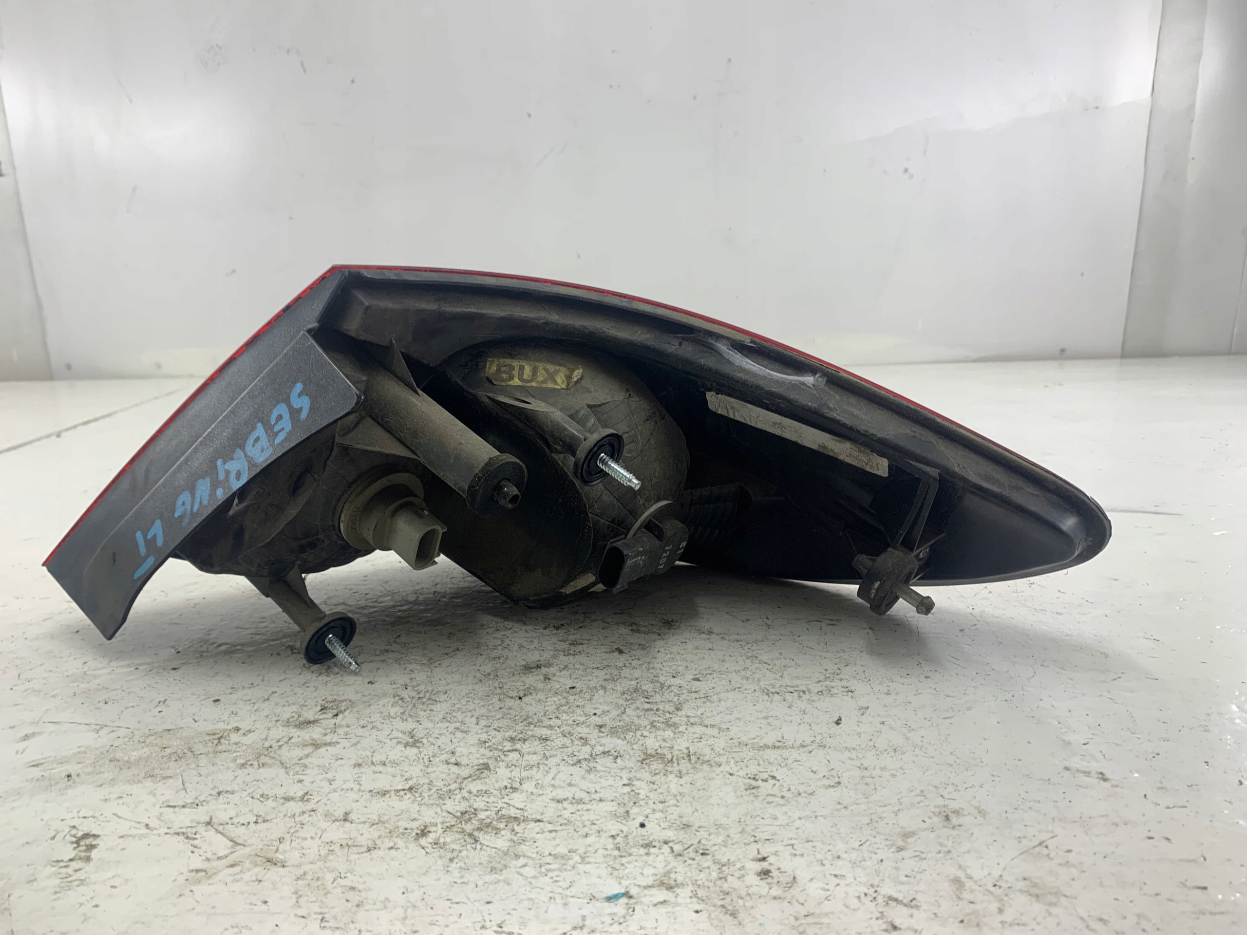 Dodatkowe zdjęcie używanej części: CHRYSLER SEBRING III LAMPA LEWA TYŁ