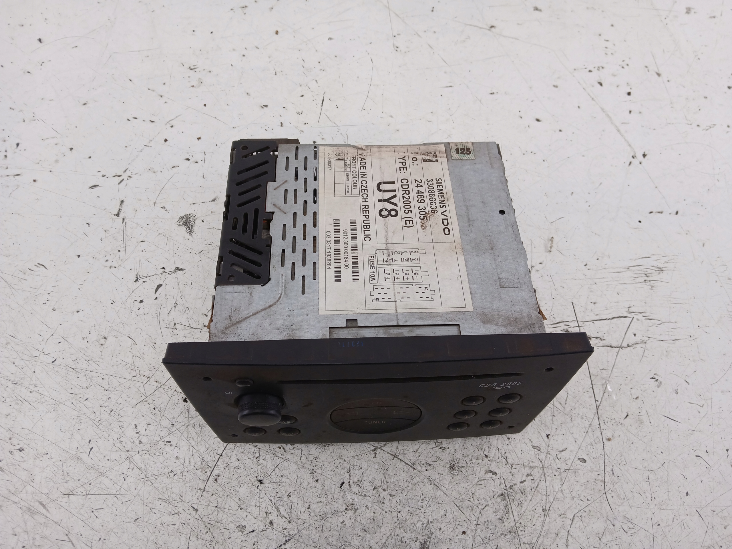 Dodatkowe zdjęcie używanej części: OPEL OMEGA B VIVARO RADIO FABRYCZNE CD 24469305