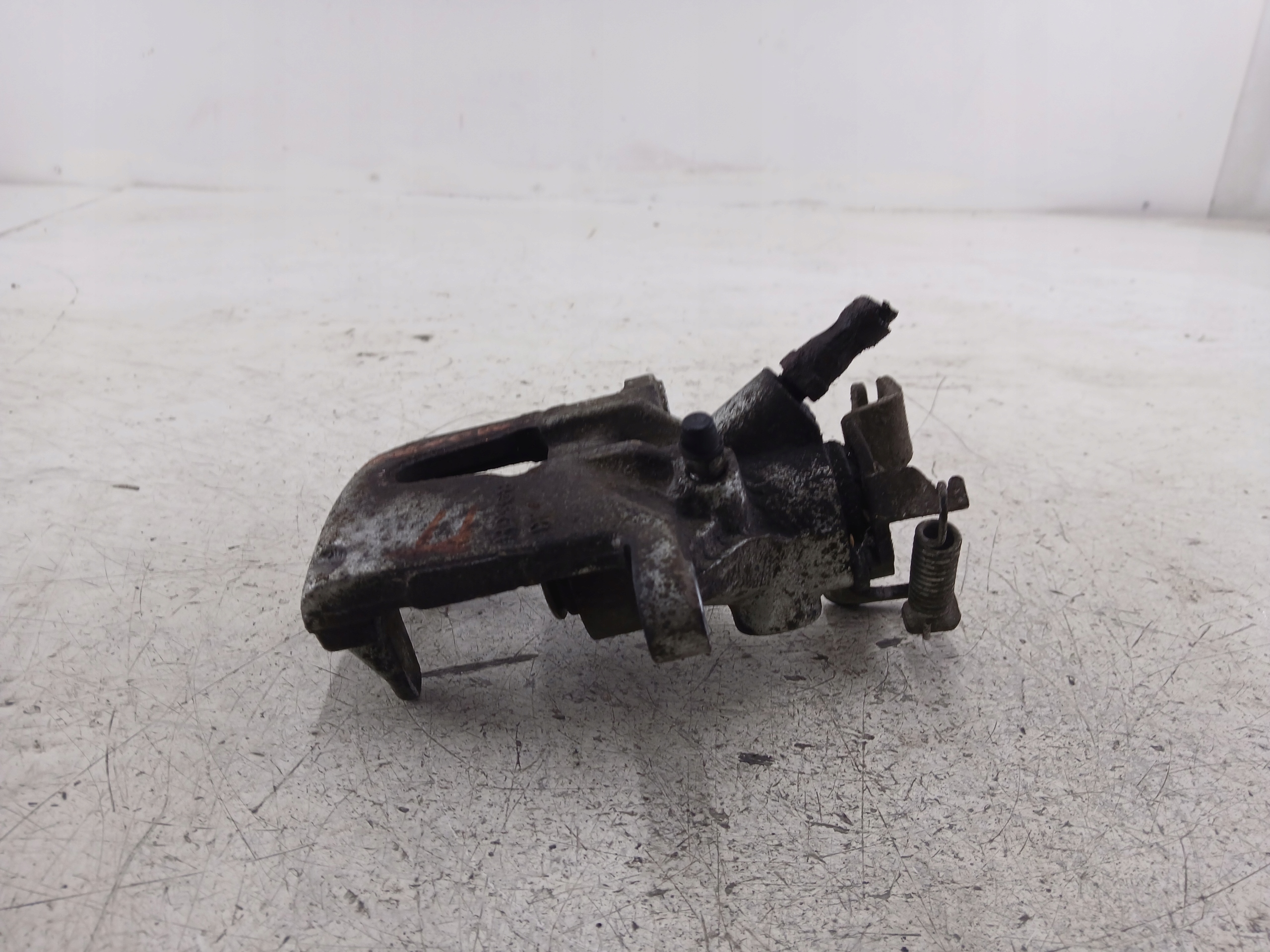 FORD MONDEO MK3 ZACISK HAMULCOWY PRAWY TYŁ - zdjęcie 3