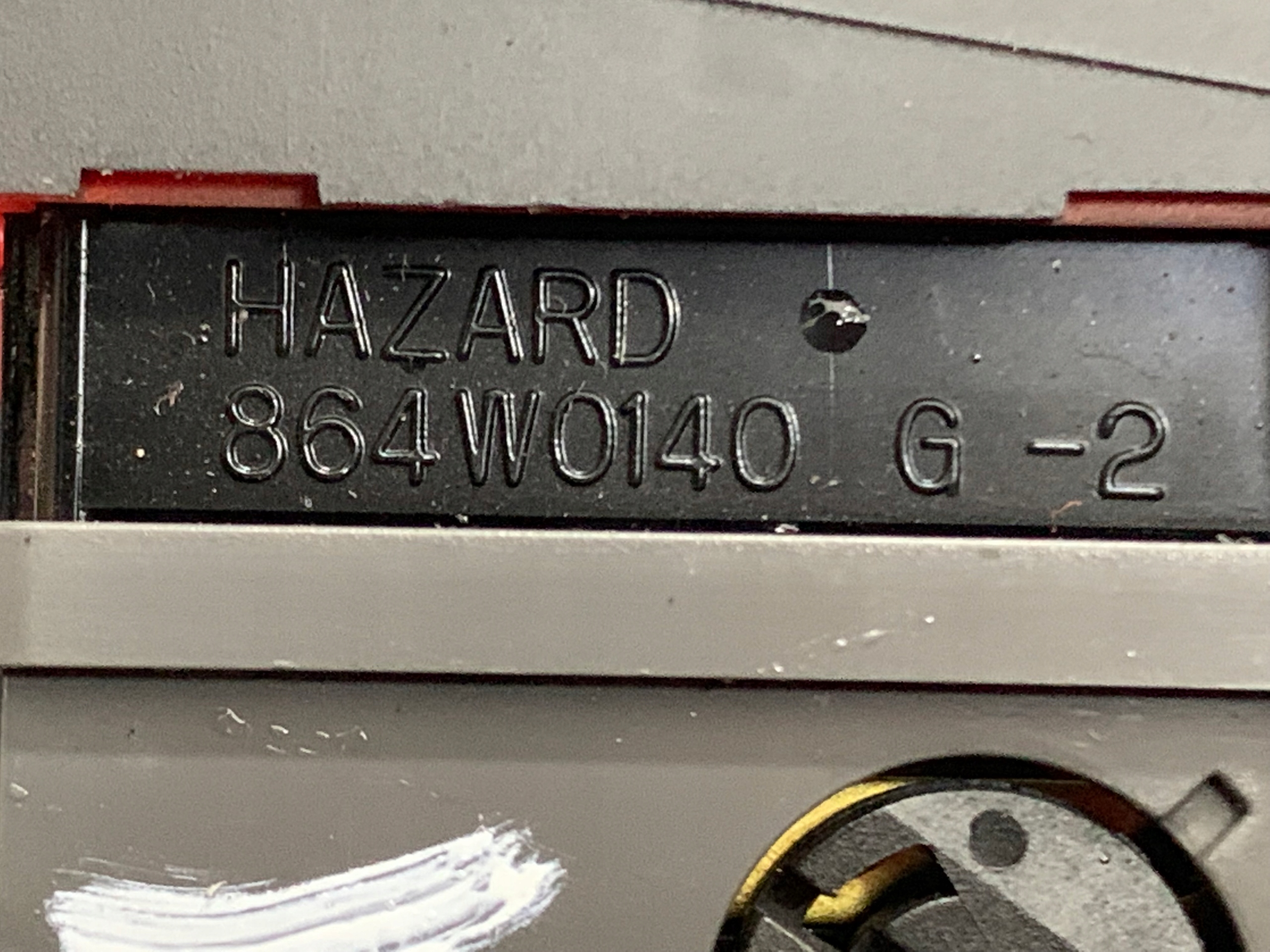 Dodatkowe zdjęcie używanej części: CHEVROLET EPICA PRZEŁĄCZNIK PRZYCISK ŚWIATEŁ AWARYJNYCH 864W0140