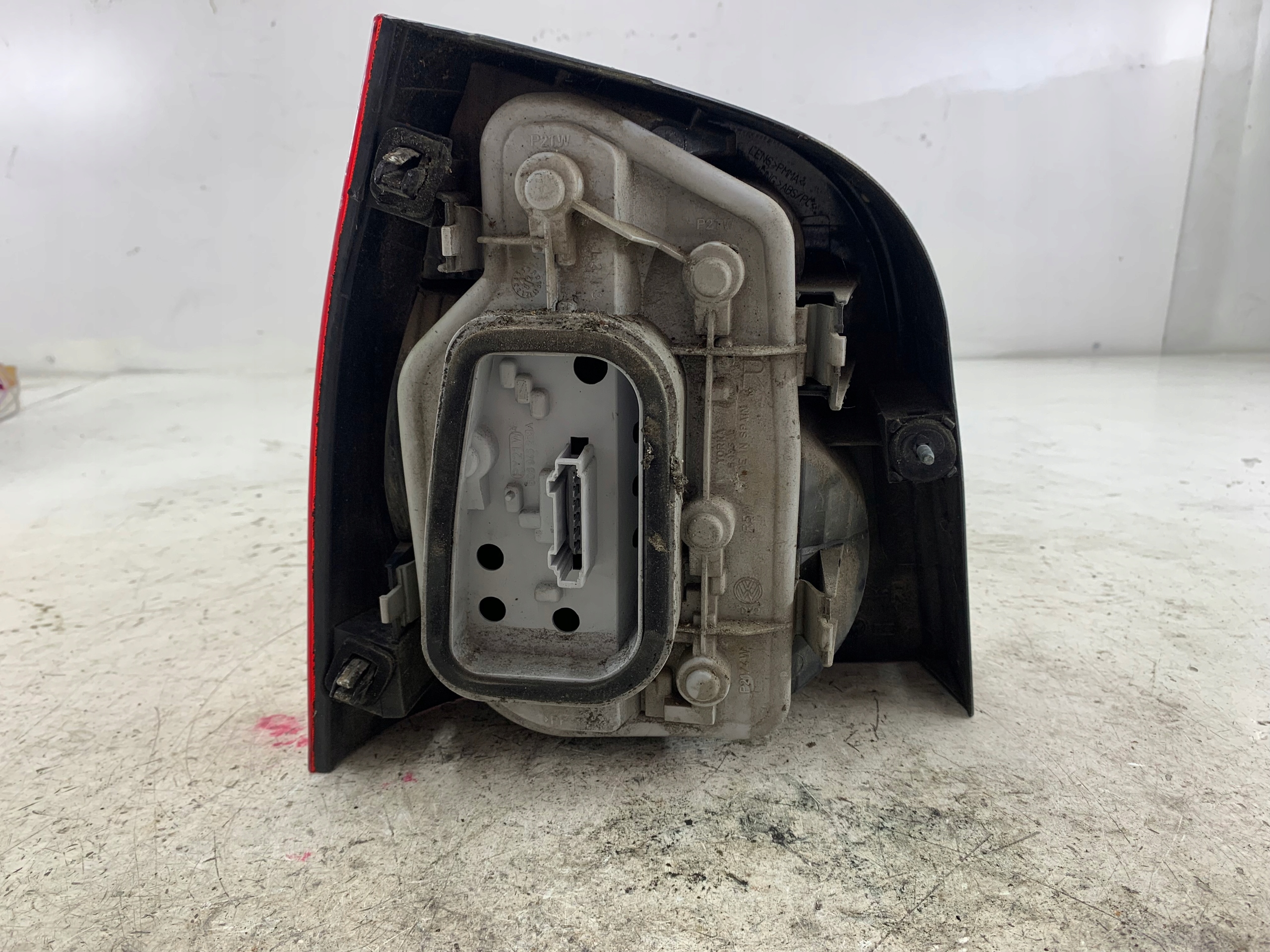 VW POLO IV 9N LAMPA PRAWA TYŁ - zdjęcie 3