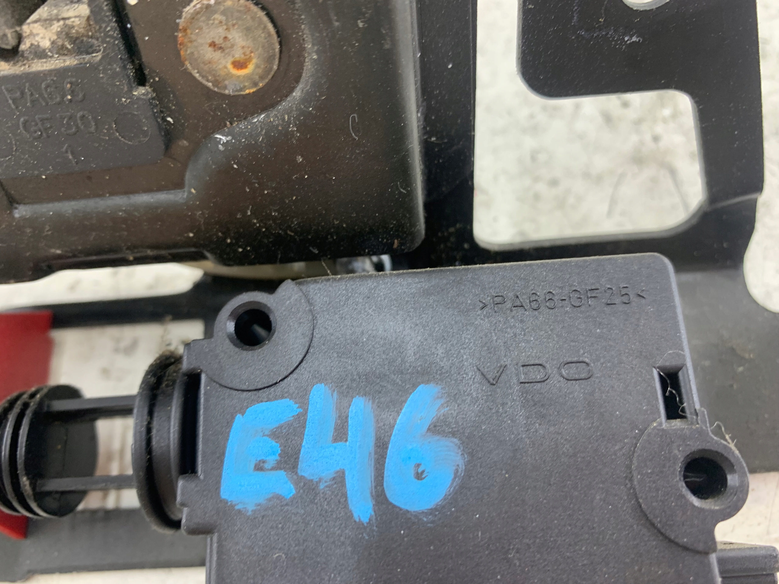 BMW E46 ZAMEK KLAPY BAGAŻNIKA 7057364 - zdjęcie 6
