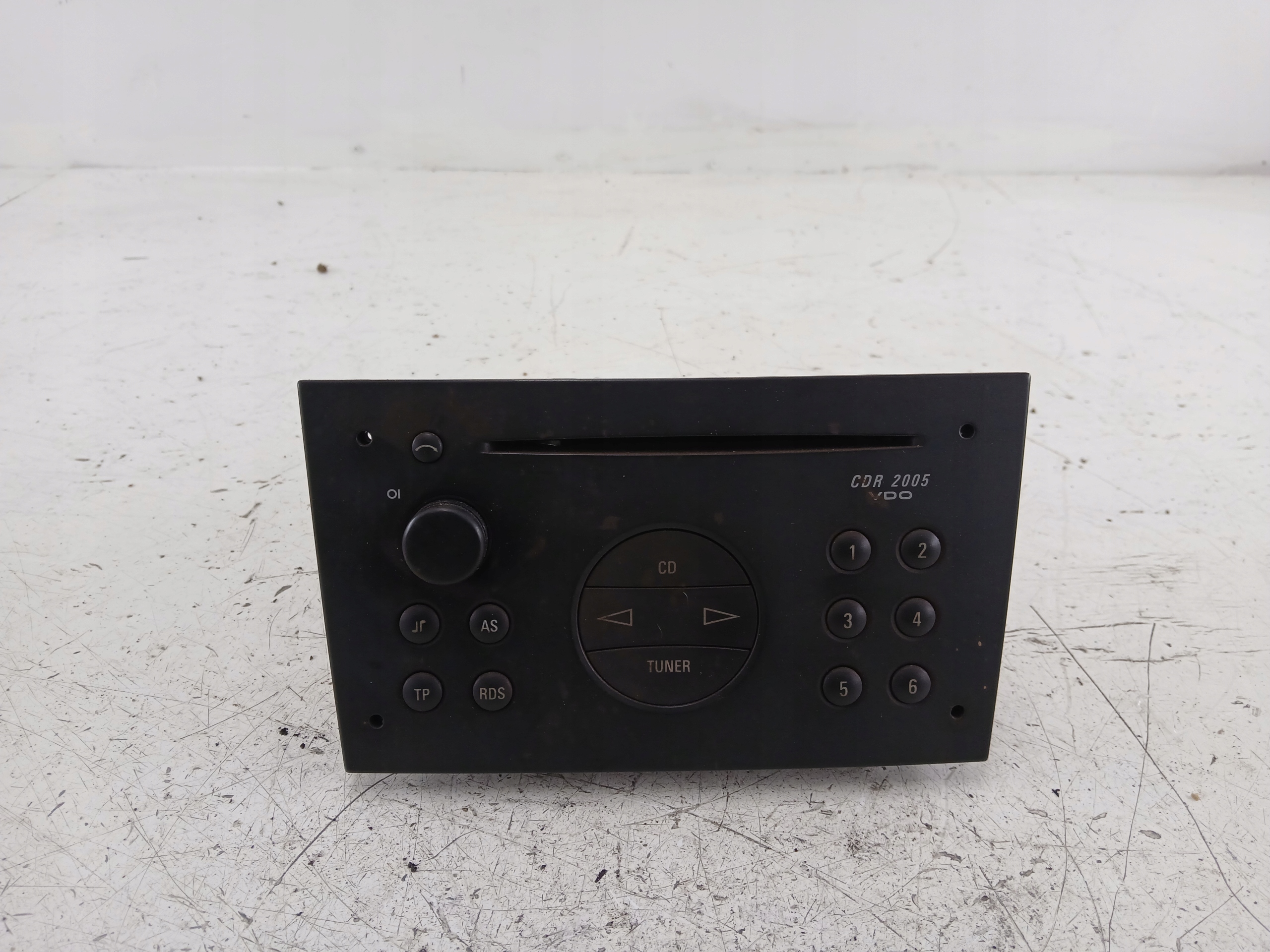 Dodatkowe zdjęcie używanej części: OPEL OMEGA B VIVARO RADIO FABRYCZNE CD 24469305