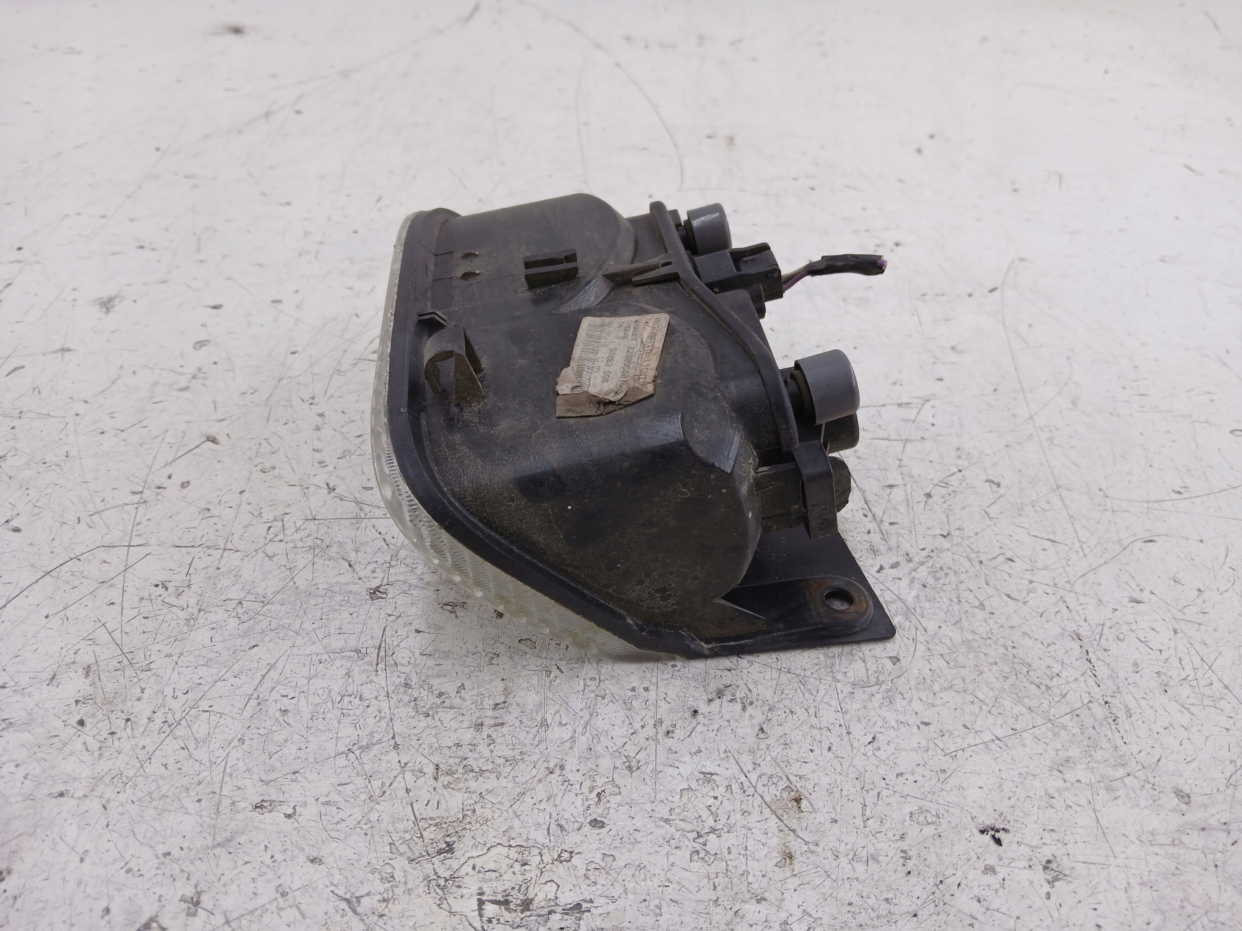 Dodatkowe zdjęcie używanej części: RENAULT TRAFIC II LAMPA ZDERZAKA PRAWA TYŁ 820096807