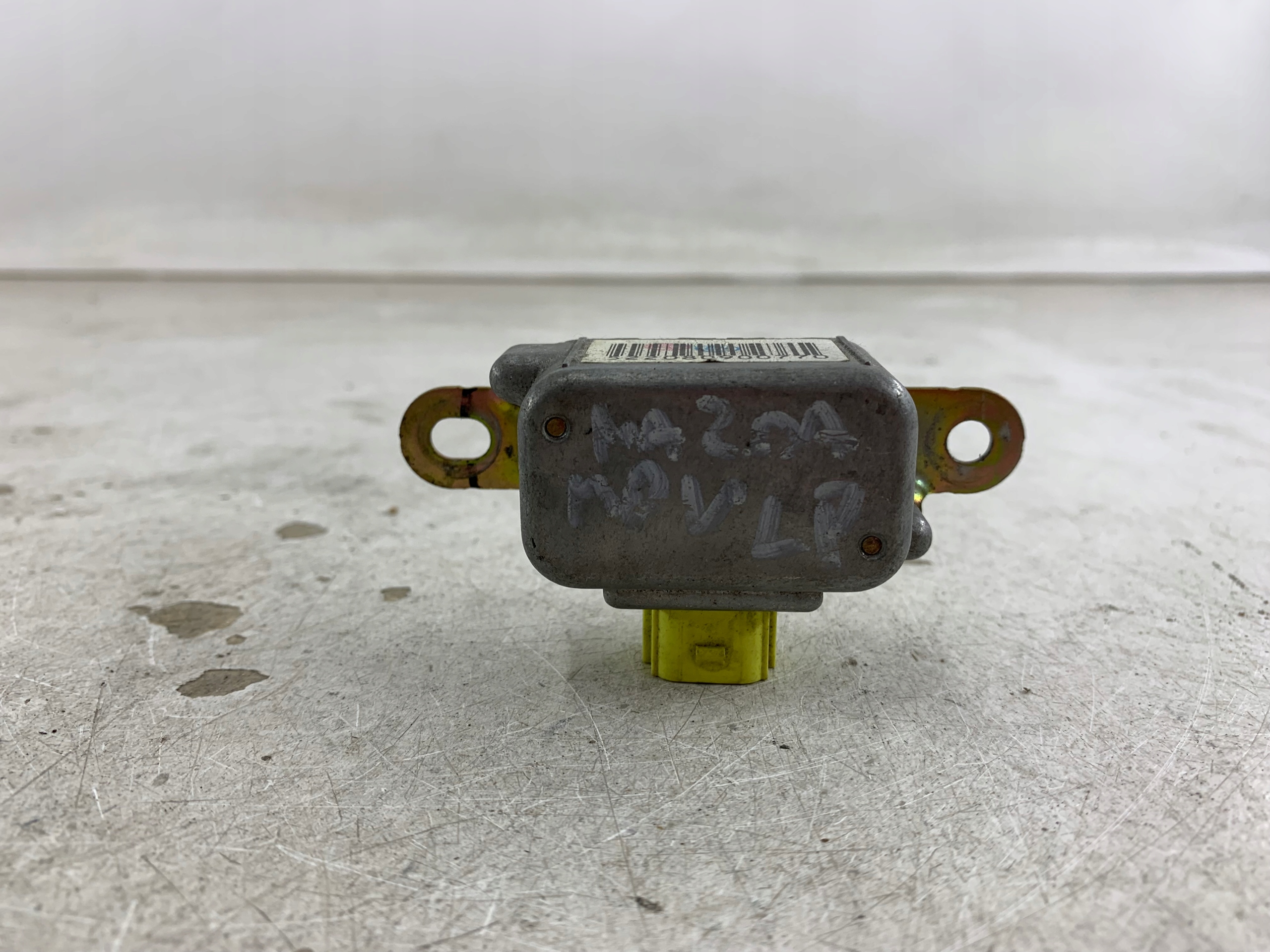 Dodatkowe zdjęcie używanej części: MAZDA MPV II SENSOR MODUŁ CZUJNIK UDERZENIA LC6257KC0B