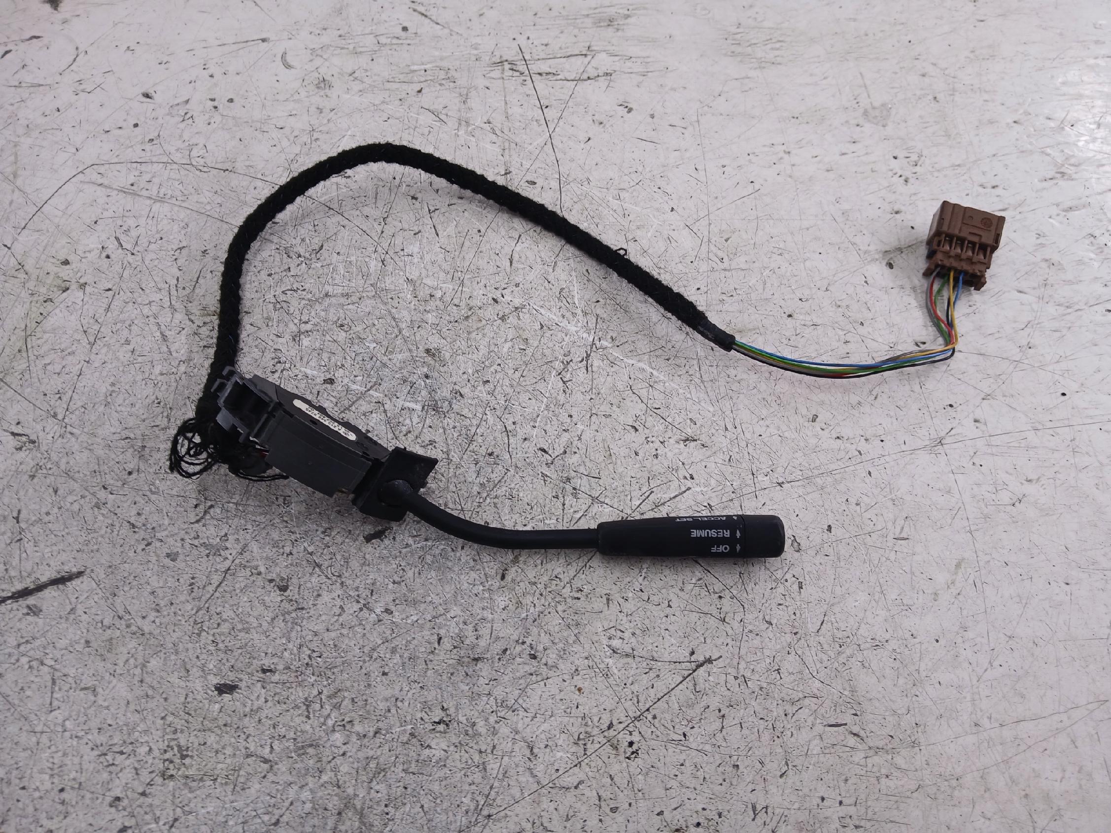 Dodatkowe zdjęcie używanej części: CHRYSLER CROSSFIRE MERCEDES R170 PRZEŁĄCZNIK MANETKA TEMPOMATU A2105400745