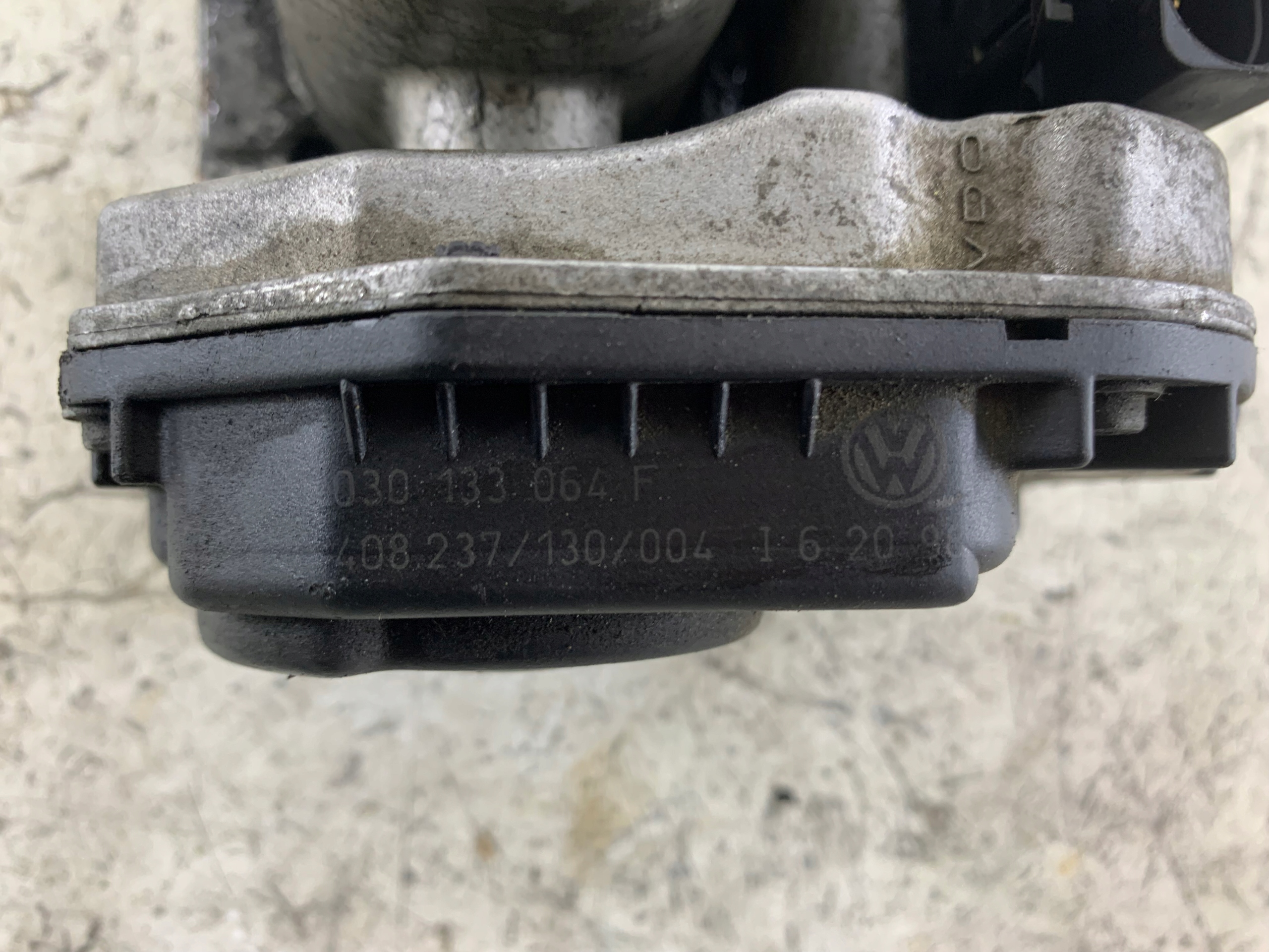 VW GOLF IV 1.4 PRZEPUSTNICA 030133064F - zdjęcie 8