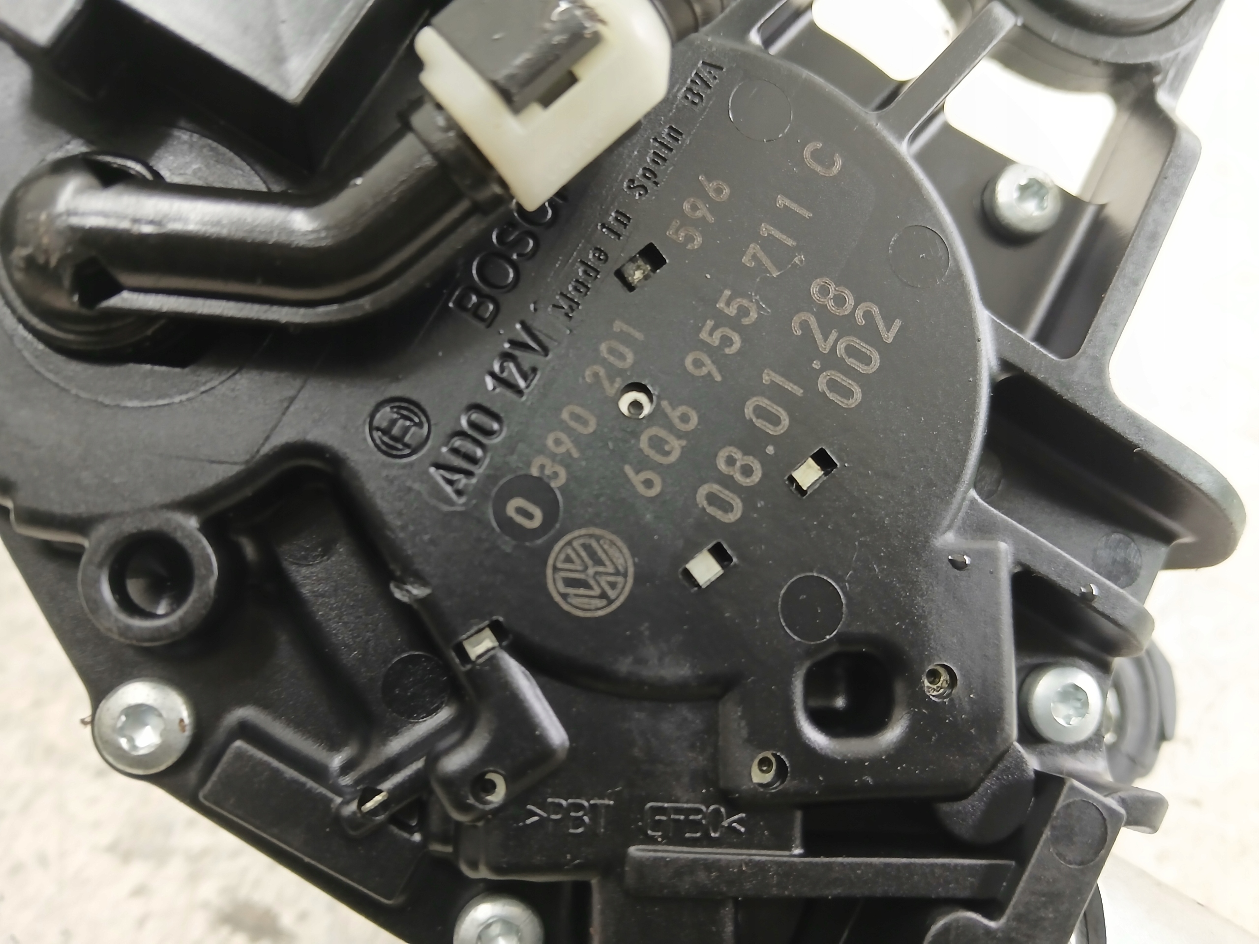 Dodatkowe zdjęcie używanej części: VW POLO 9N LIFT MECHANIZM WYCIERACZKI TYŁ 6Q6955711C