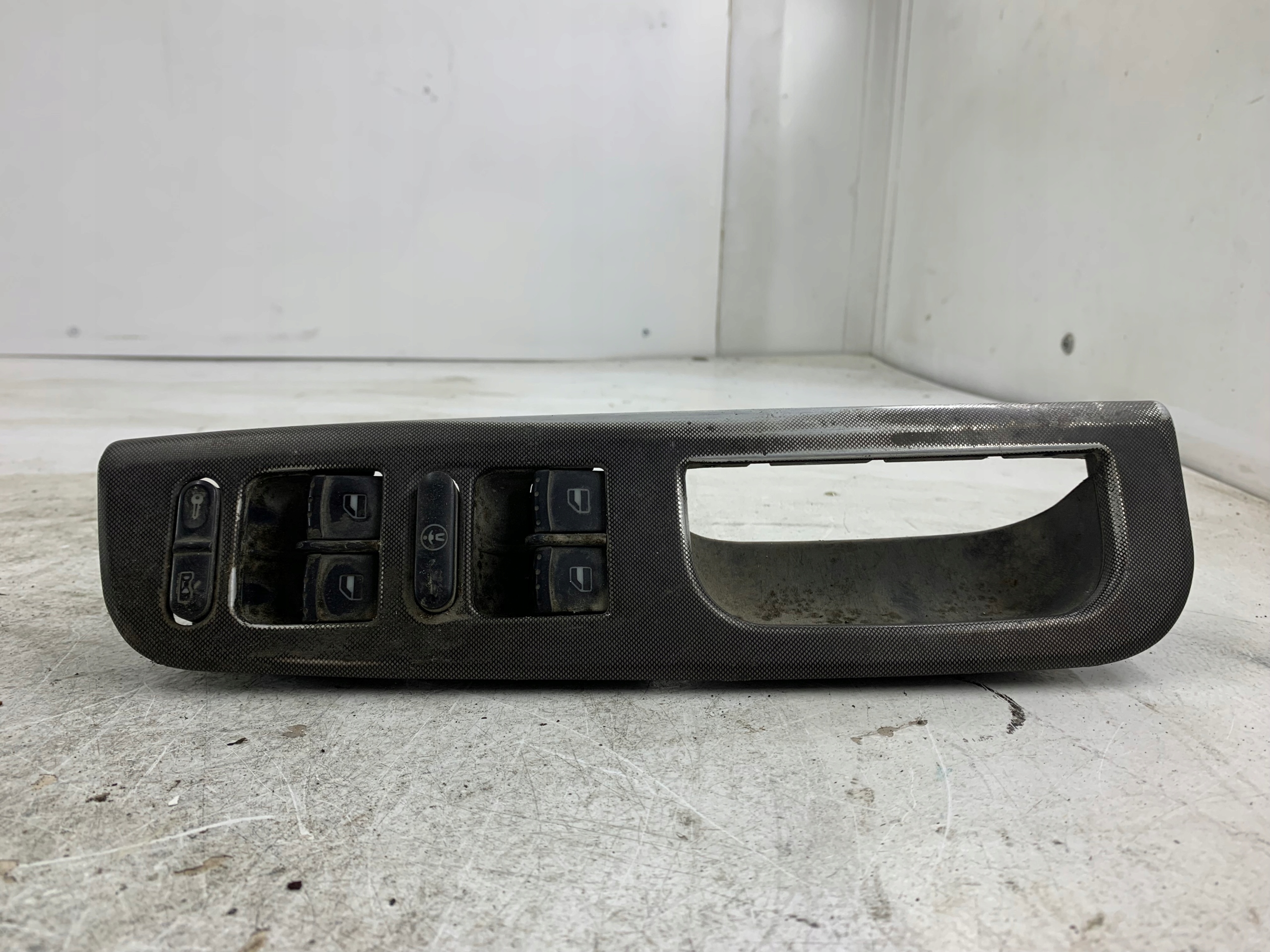 Dodatkowe zdjęcie używanej części: VW GOLF IV PASSAT B5 PANEL SZYB LEWY PRZÓD 1J4959857B