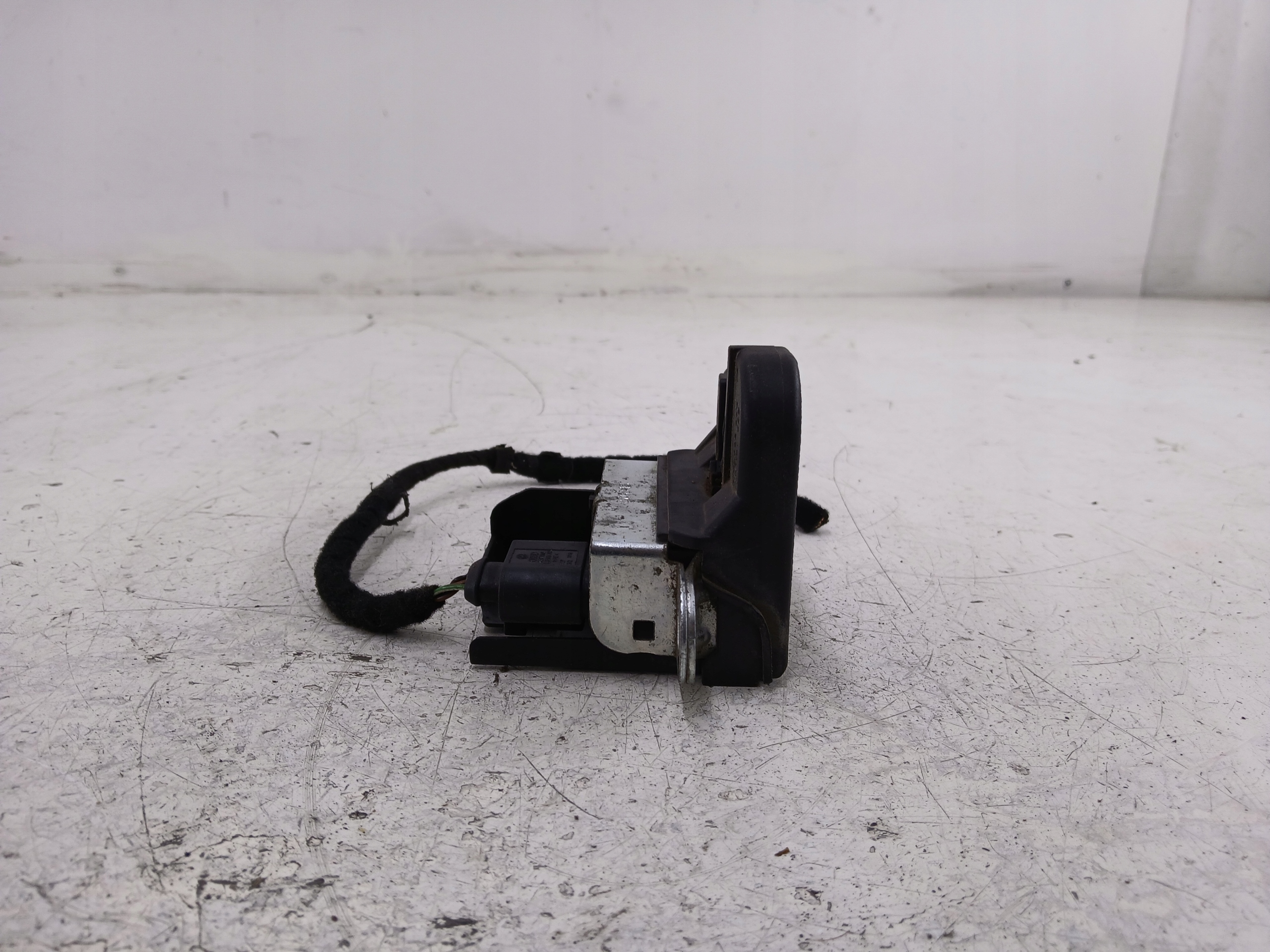 VW TOURAN I ZAMEK KLAPY BAGAŻNIKA 1T0827505H - zdjęcie 4