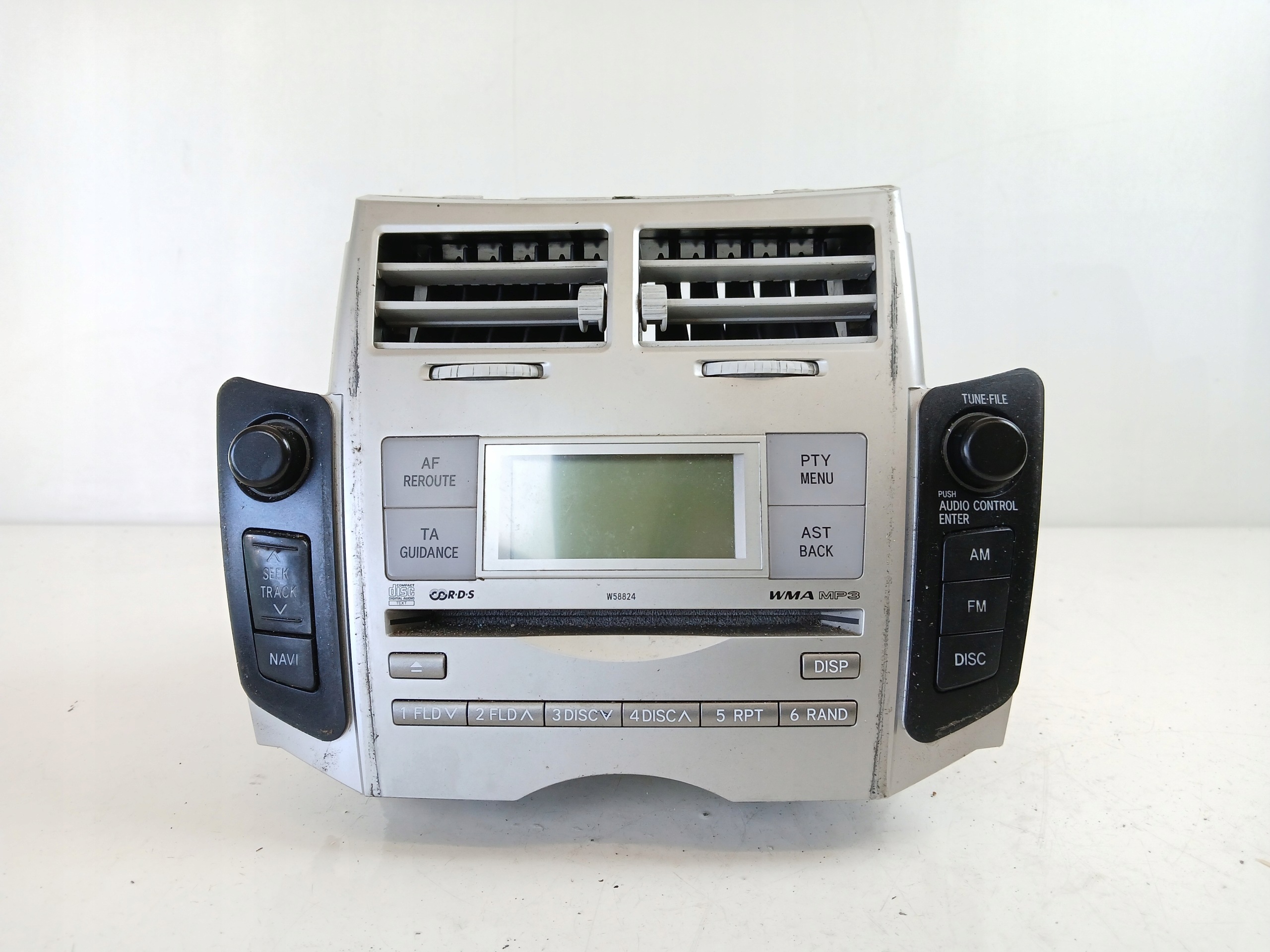 Dodatkowe zdjęcie używanej części: TOYOTA YARIS II RADIO FABRYCZNE CD 86120-0D210