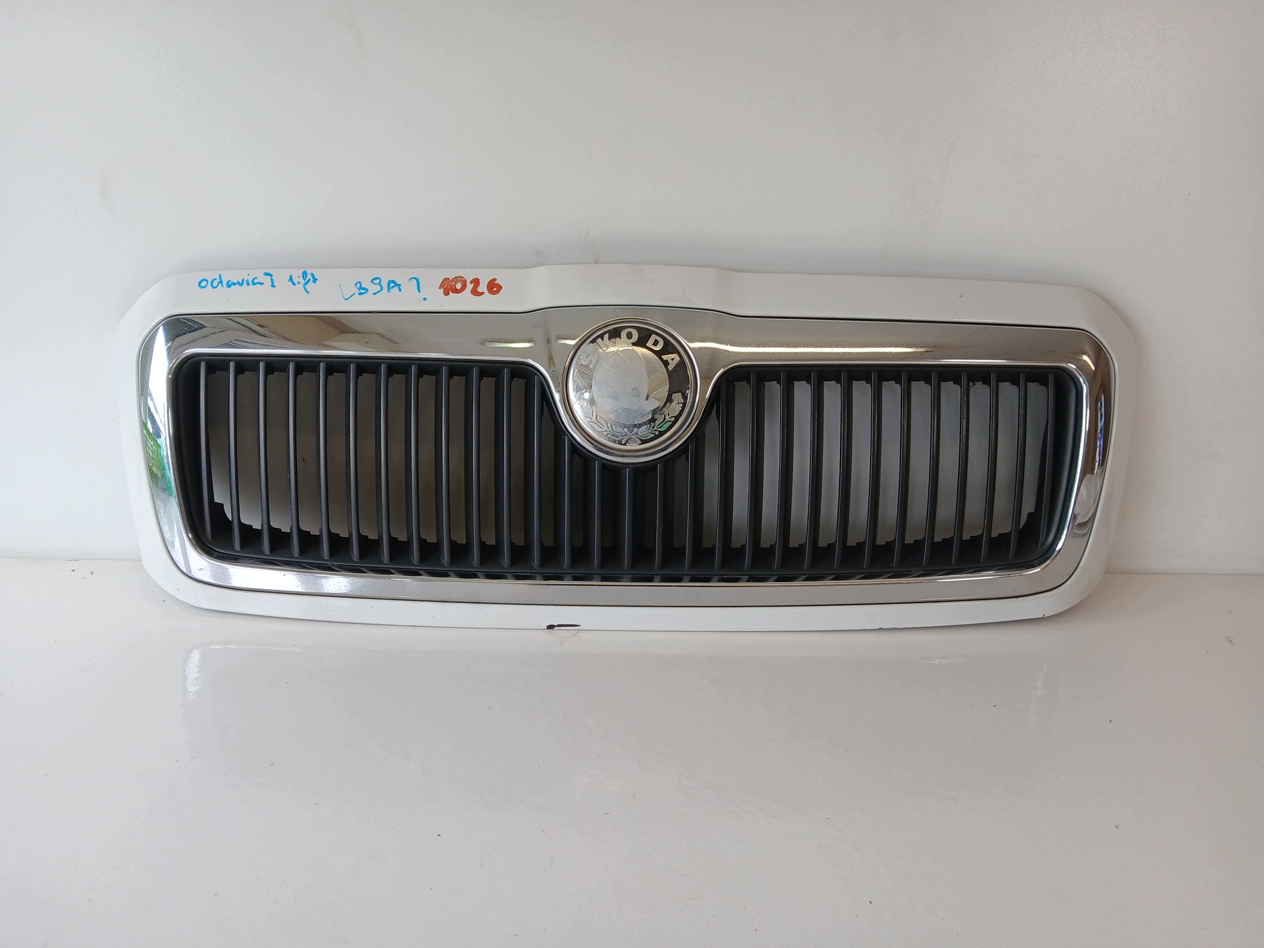 Dodatkowe zdjęcie używanej części: SKODA OCTAVIA I LIFT GRILL ATRAPA CHŁODNICY 1026 LB9A