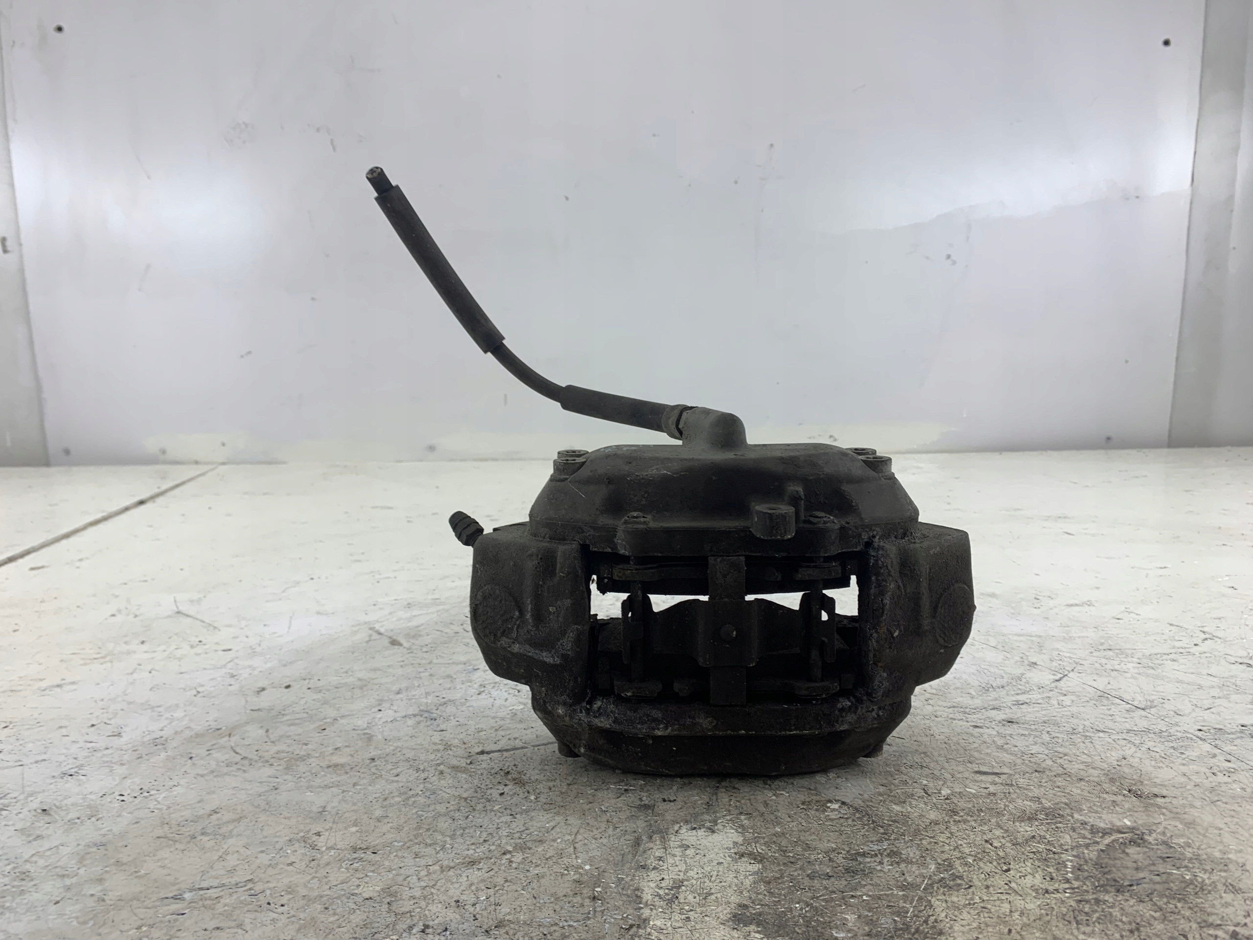 MERCEDES W220 ZACISK HAMULCOWY LEWY PRZÓD 20704703 - zdjęcie 4