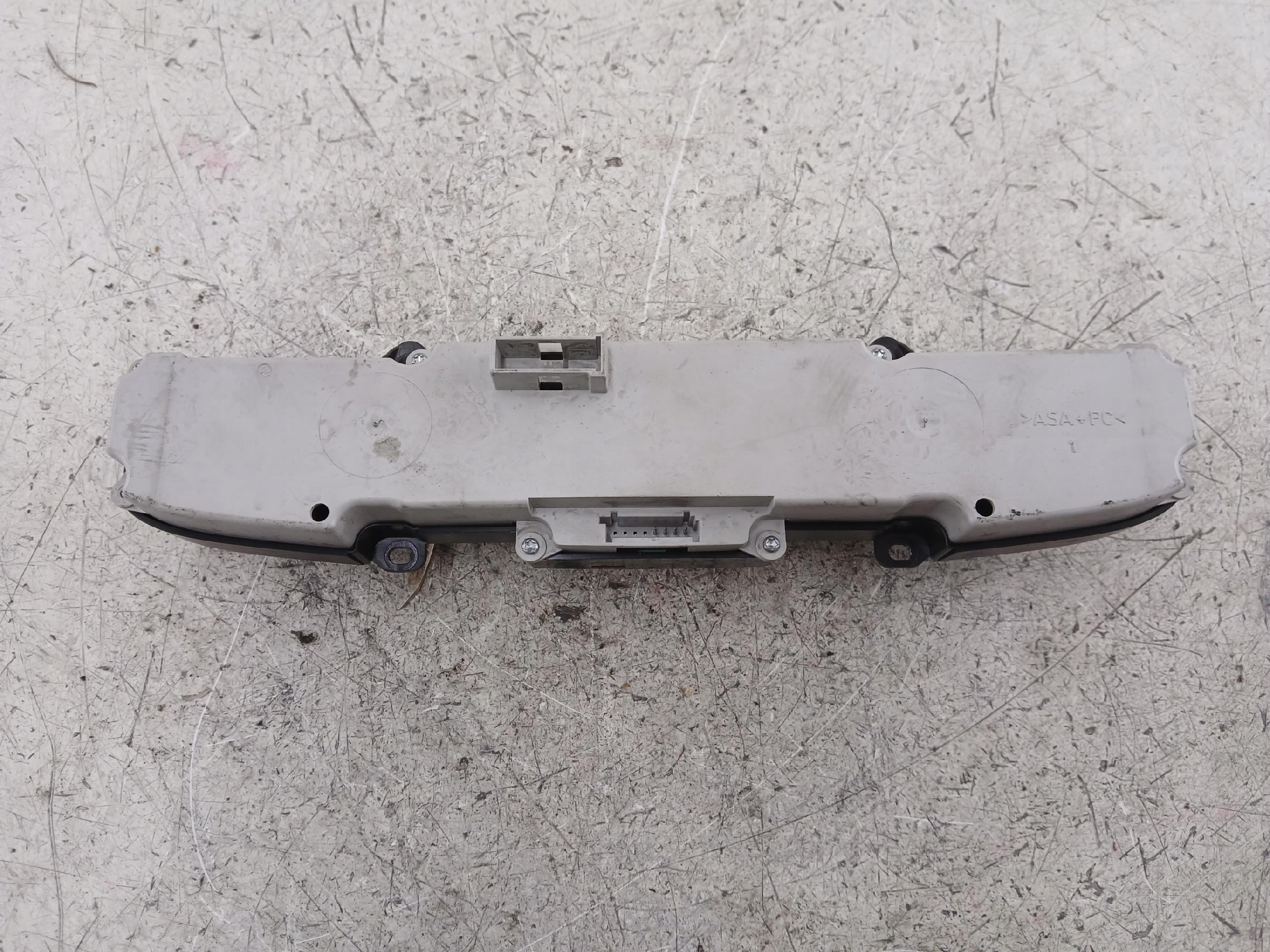 Dodatkowe zdjęcie używanej części: VW CRAFTER I PANEL STEROWANIA ŚWIATEŁ AWARYJNYCH 9065453507