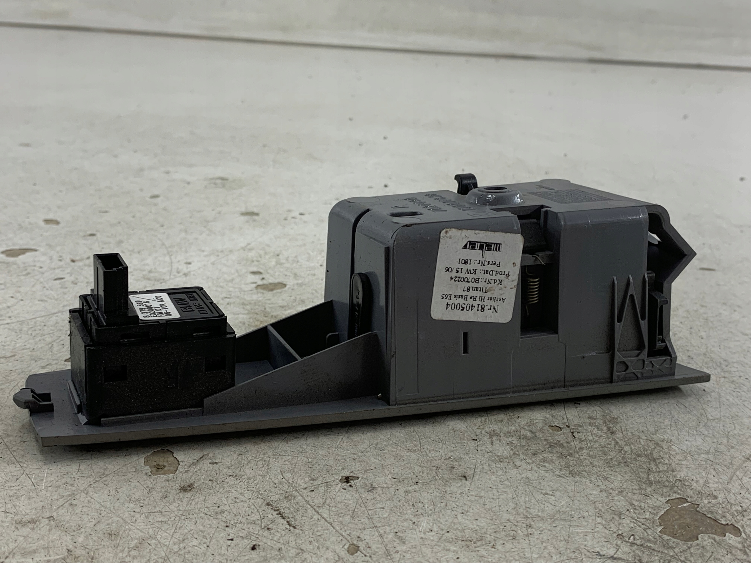 BMW E65 PRZEŁĄCZNIK PANEL SZYB LEWY PRZÓD SCHOWEK 8379597 - zdjęcie 8