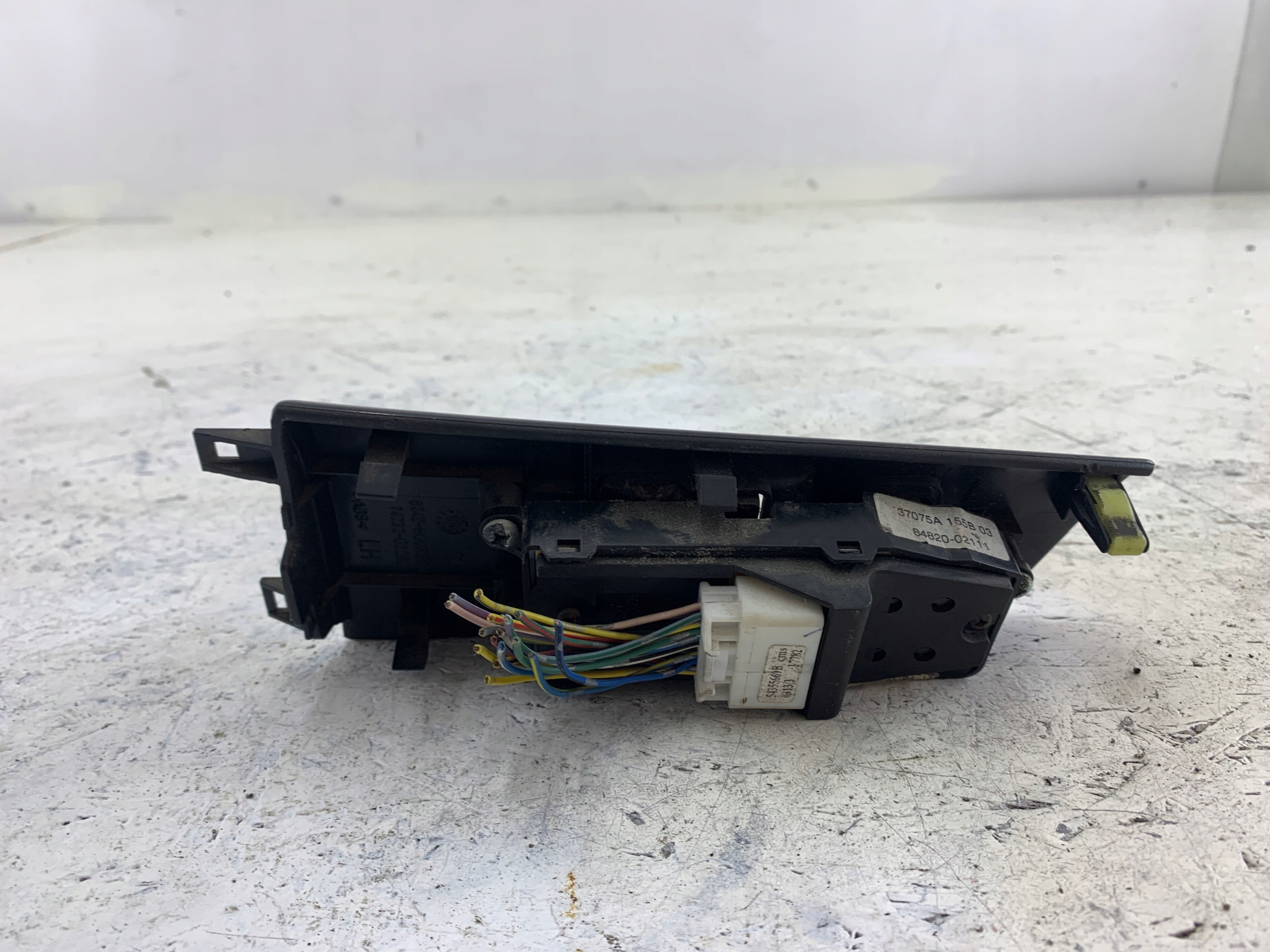 Dodatkowe zdjęcie używanej części: TOYOTA COROLLA E12 PANEL SZYB LEWY PRZÓD KIEROWCY 84820-02111