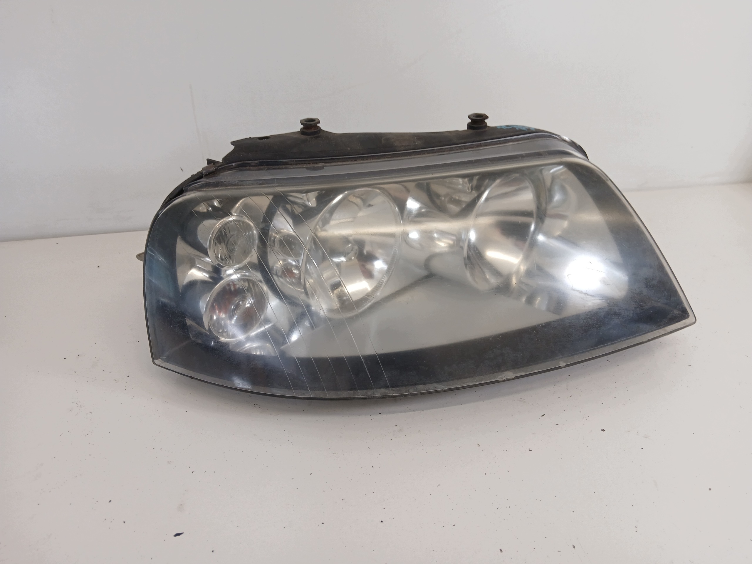 Dodatkowe zdjęcie używanej części: SEAT ALHAMBRA I LIFT LAMPA LEWA PRZÓD CIEMNA EUROPA