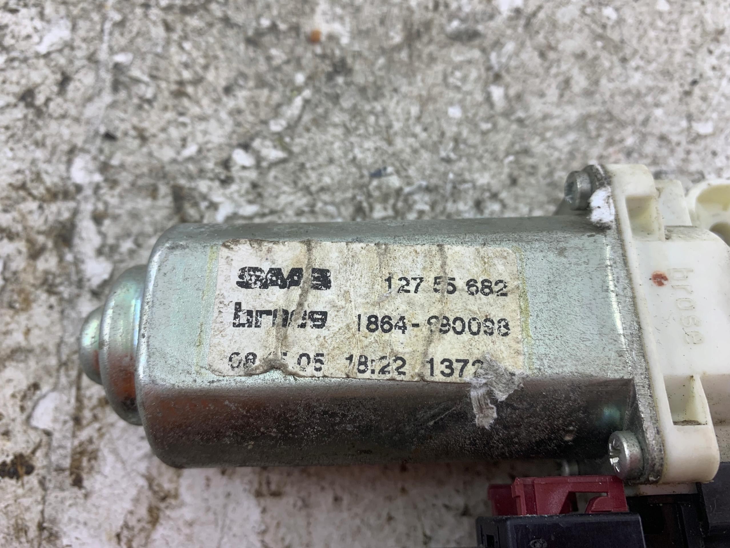 Dodatkowe zdjęcie używanej części: SAAB 93 9-3 II LIFT SILNICZEK SZYBY PRAWY PRZÓD 12755682