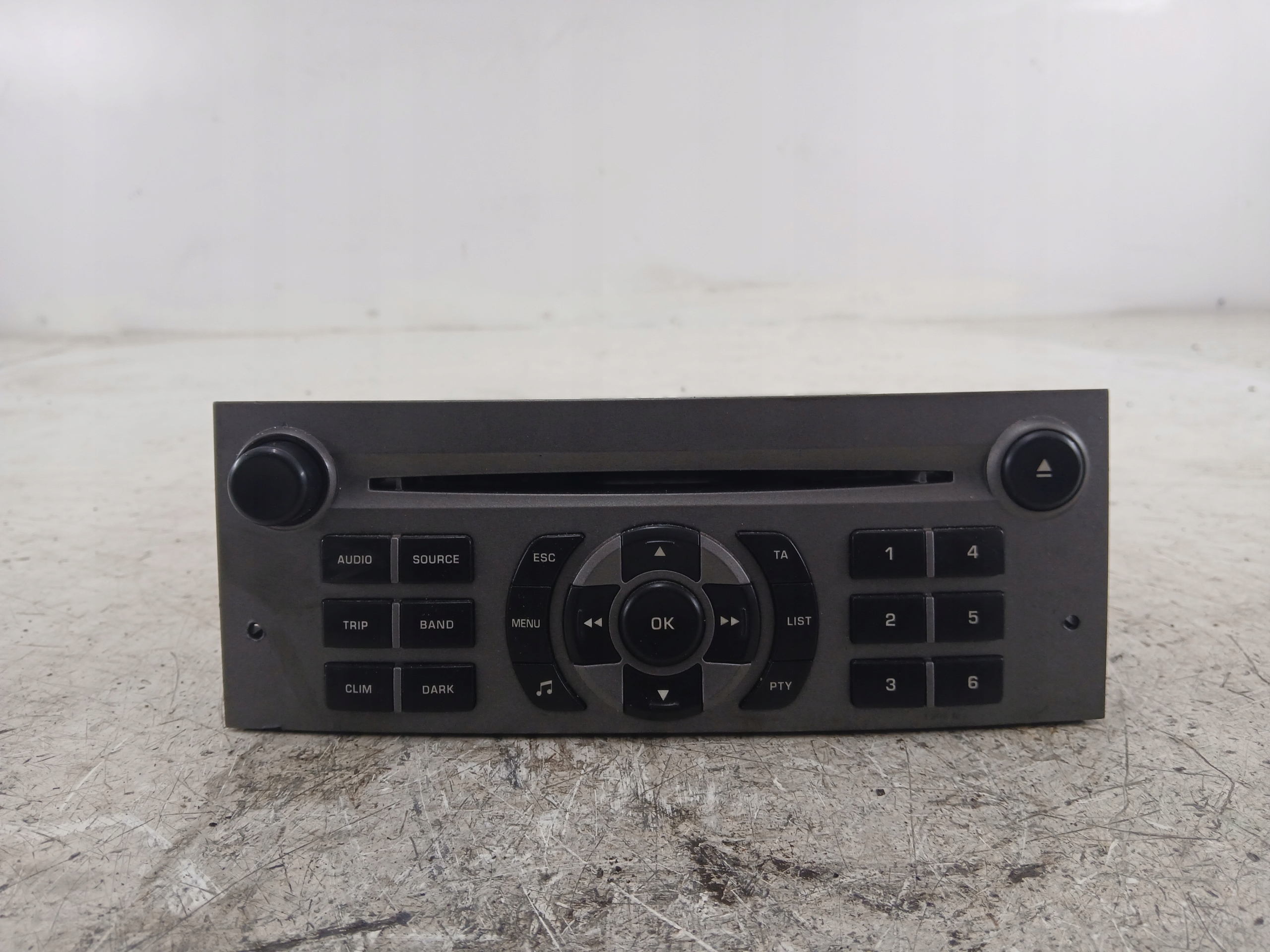 Dodatkowe zdjęcie używanej części: PEUGEOT 407 RADIO FABRYCZNE CD