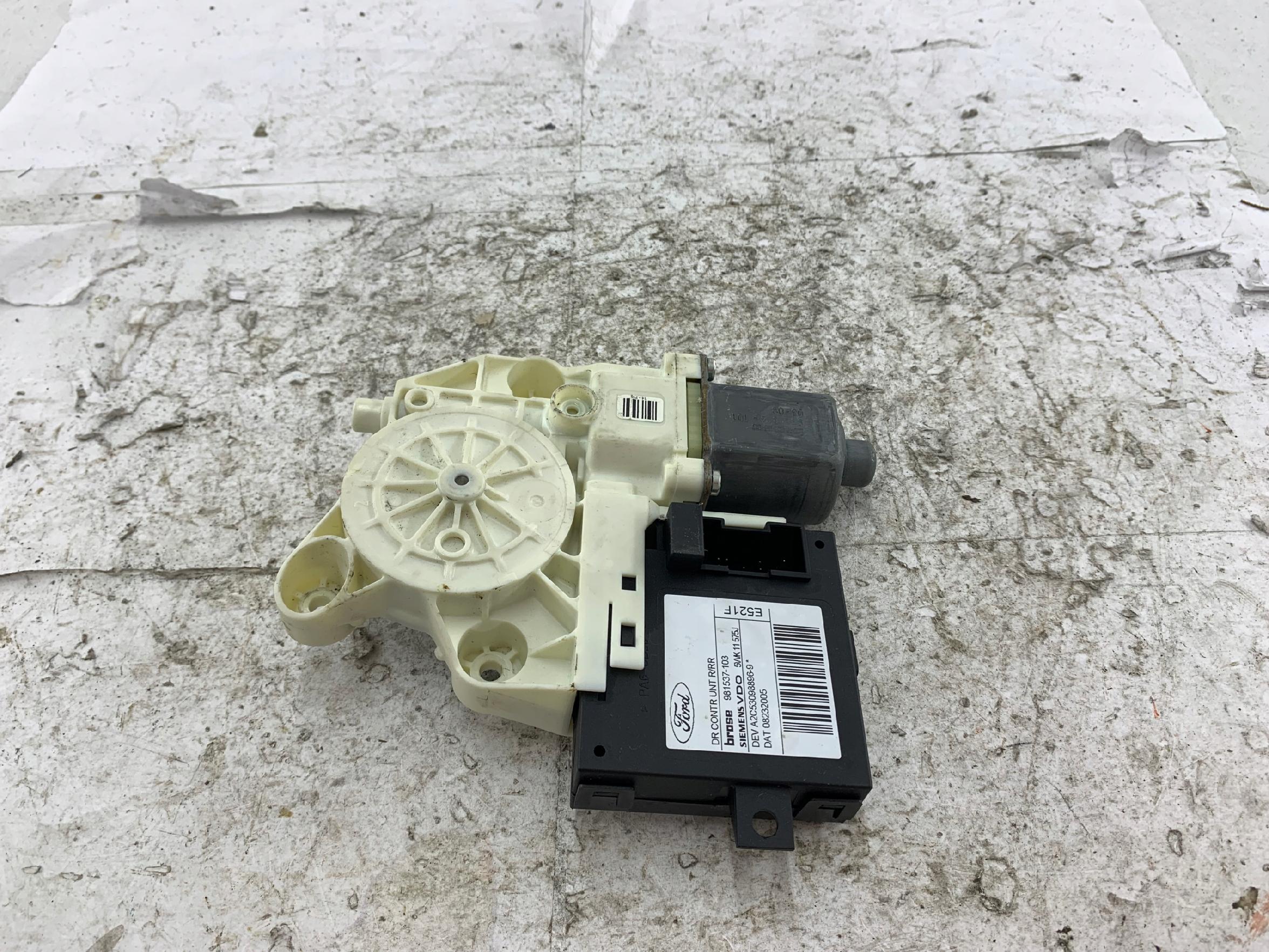 Dodatkowe zdjęcie używanej części: FORD FOCUS MK2 SILNICZEK SZYBY PRAWY TYŁ 981537-103