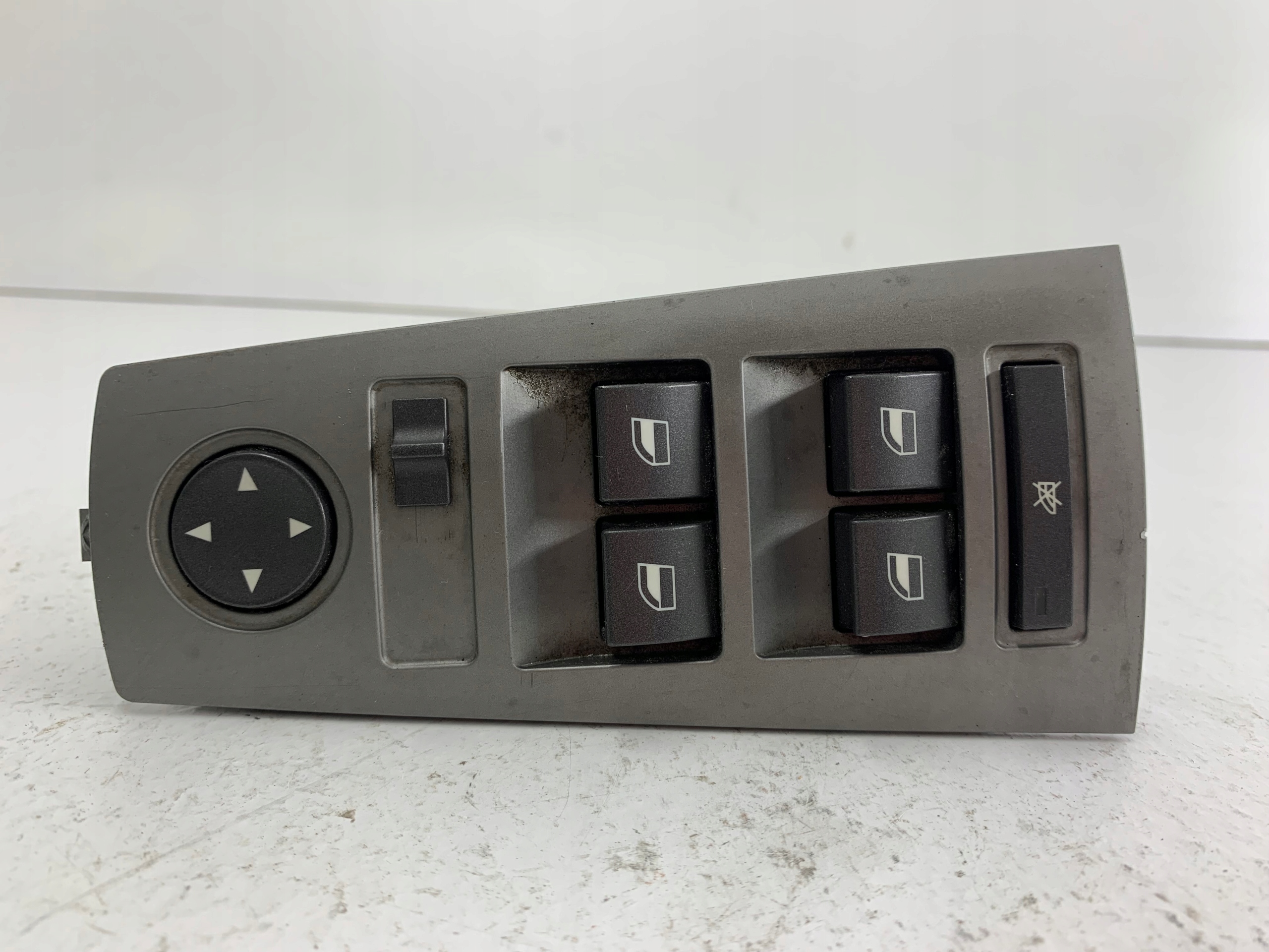 Dodatkowe zdjęcie używanej części: BMW E65 LIFT PANEL PRZEŁĄCZNIK SZYB LEWY PRZÓD 6943057