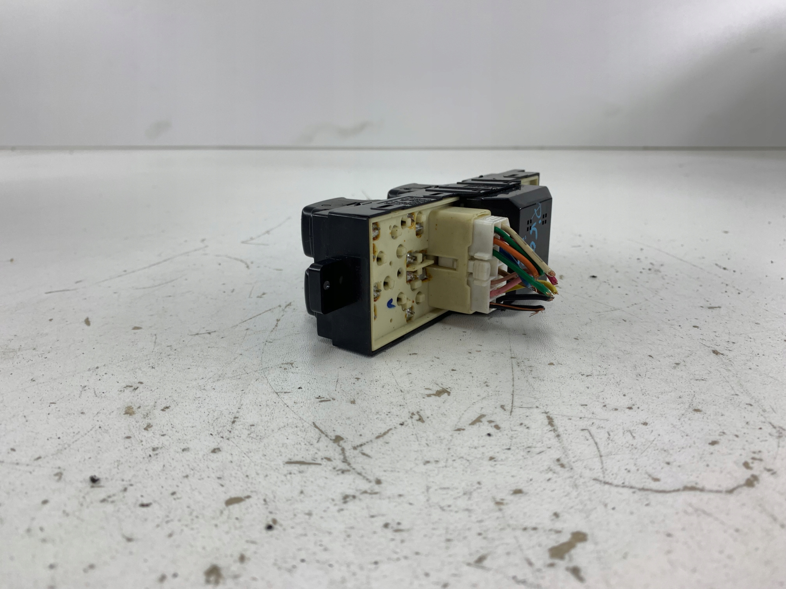 Dodatkowe zdjęcie używanej części: KIA PICANTO I PANEL SZYB LEWY PRZÓD 93570-07200