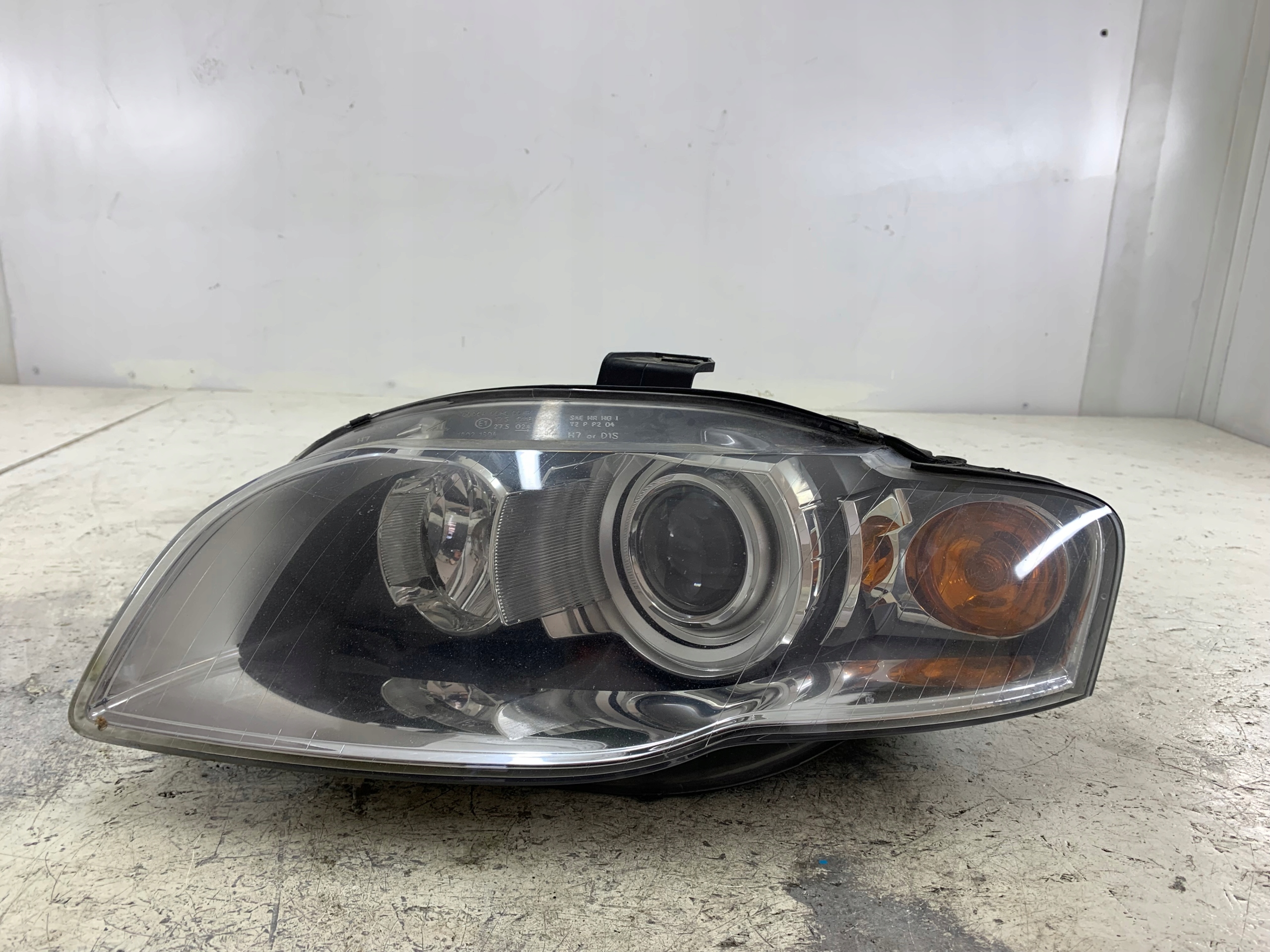 Dodatkowe zdjęcie używanej części: AUDI A4 B7 LAMPA LEWA PRZÓD BI XENON 8E0941003AM + PRZETWORNICA KPL