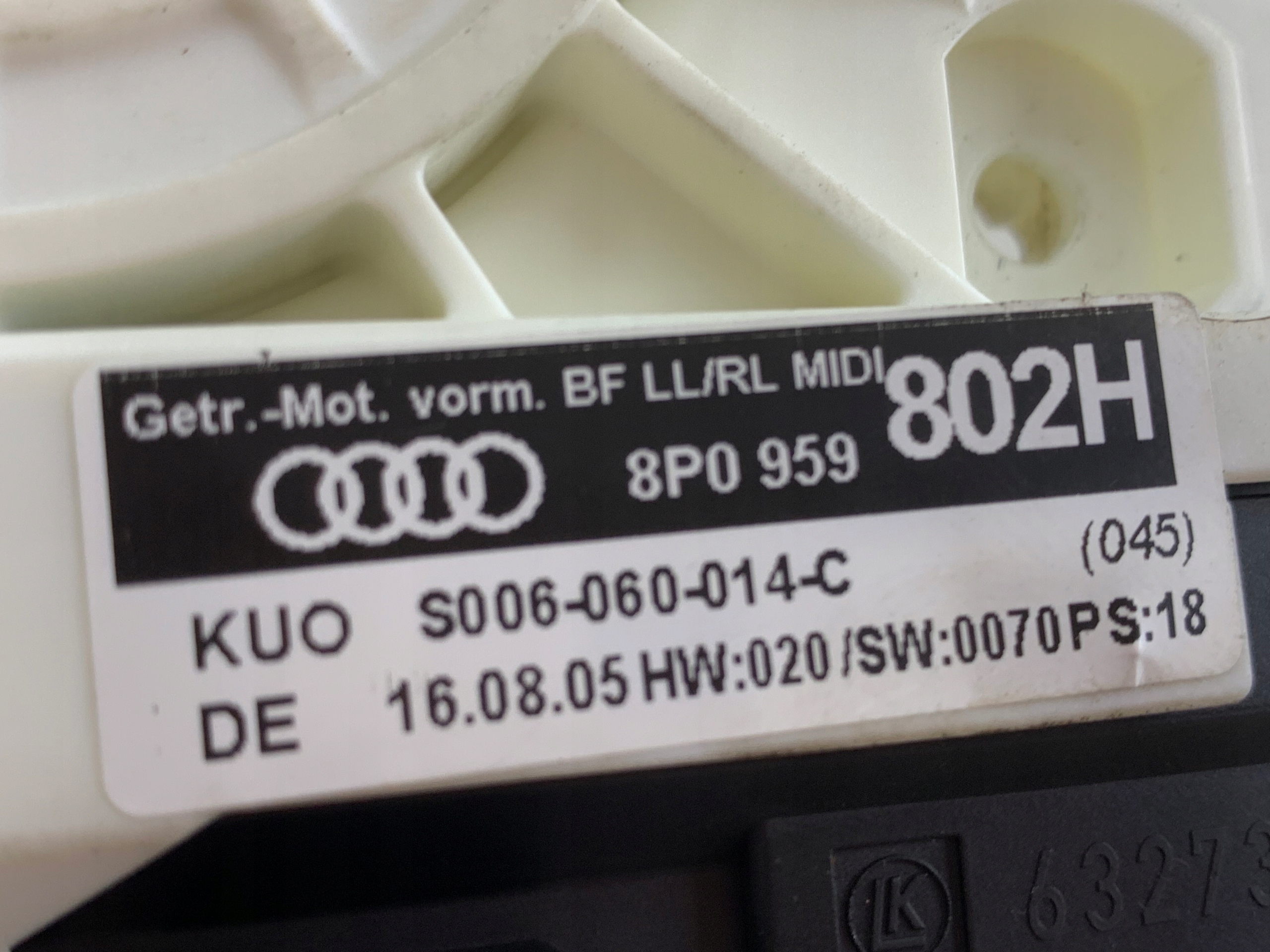 Dodatkowe zdjęcie używanej części: AUDI A3 8P SILNICZEK SZYBY PRAWY PRZÓD 8P0959802H
