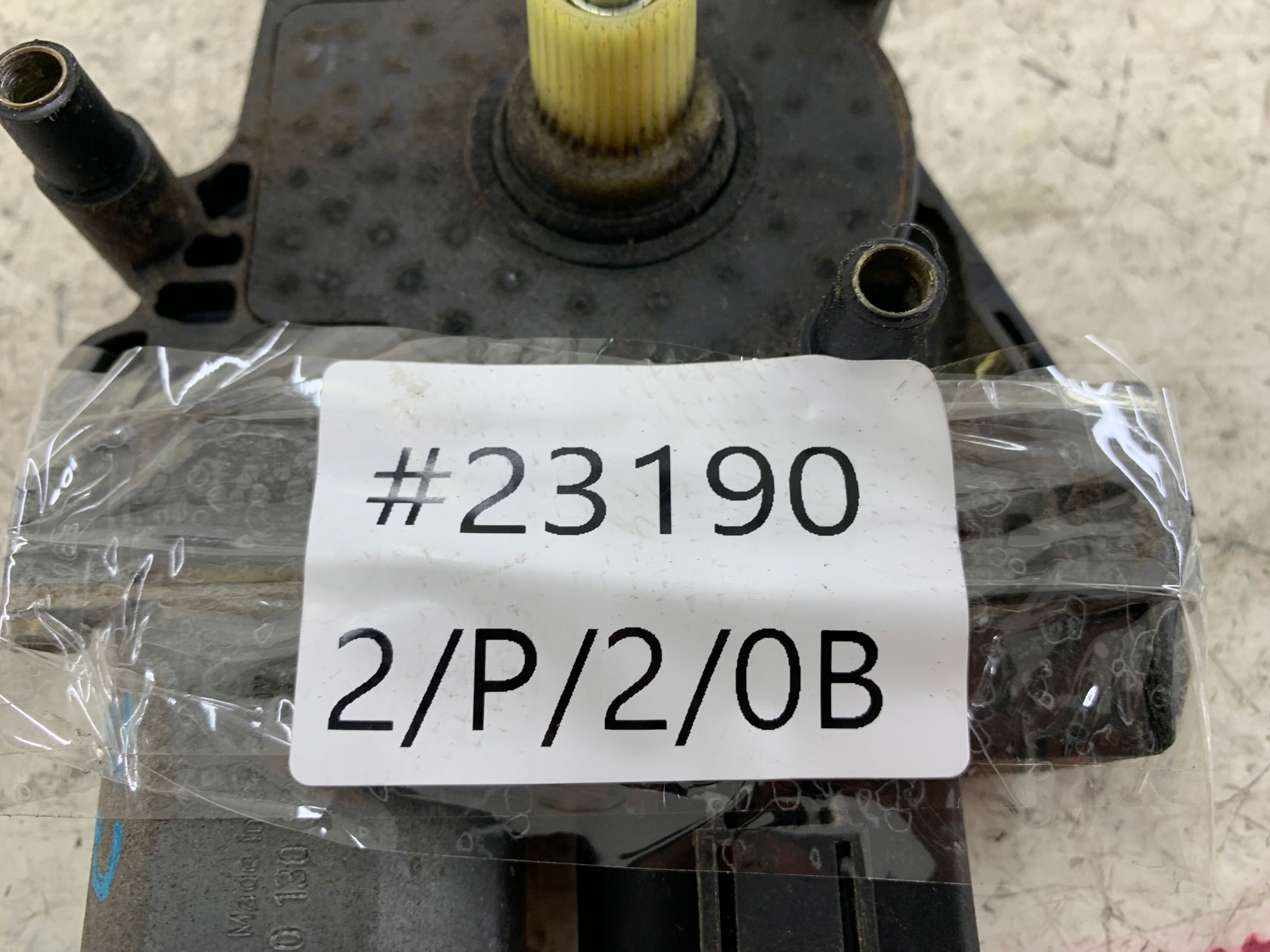 AUDI A6 C5 SILNICZEK SZYBY PRAWY PRZÓD 0130821774 - zdjęcie 8