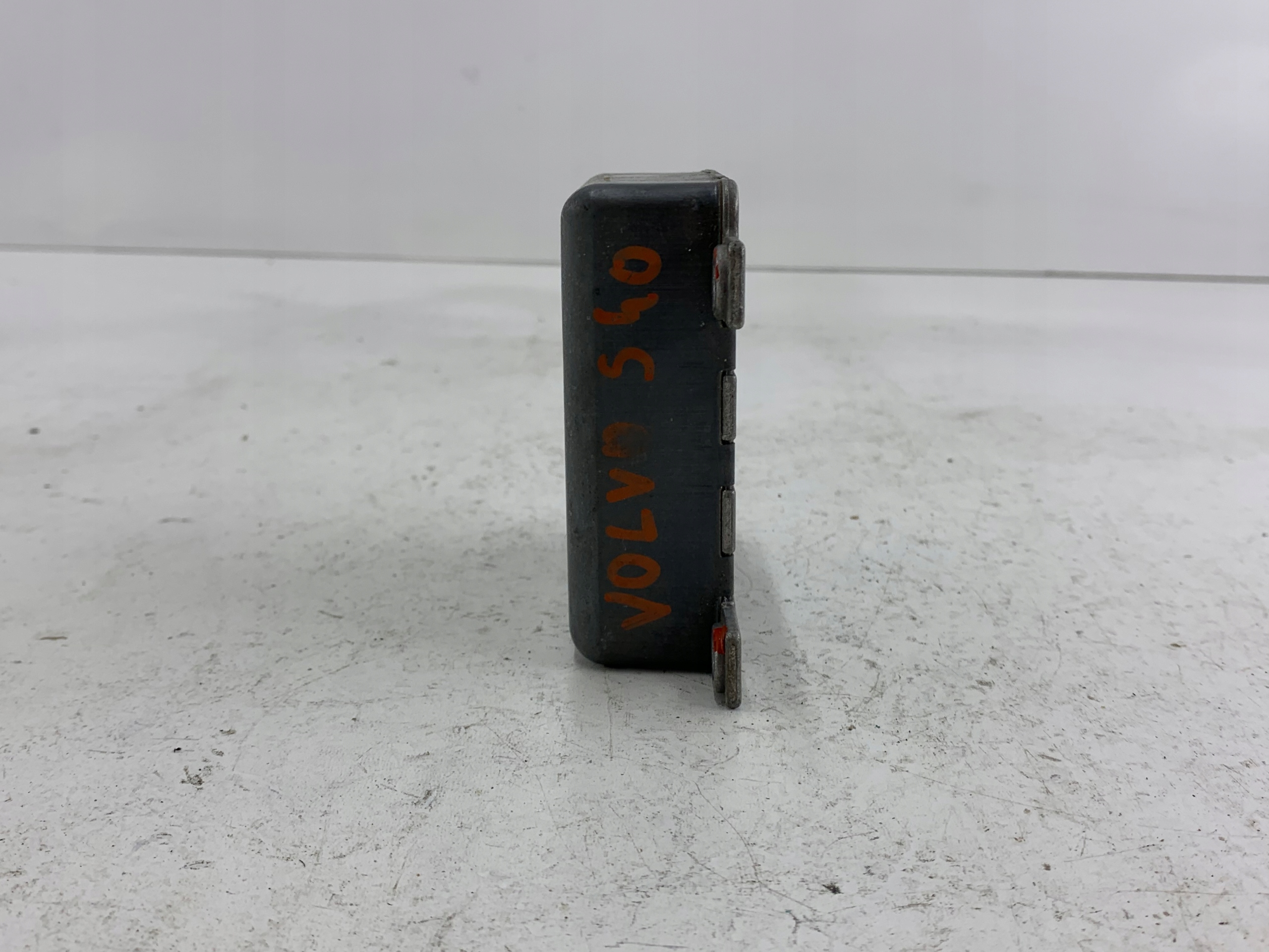 Dodatkowe zdjęcie używanej części: VOLVO V40 S40 I SENSOR AIRBAG MODUŁ 30854016