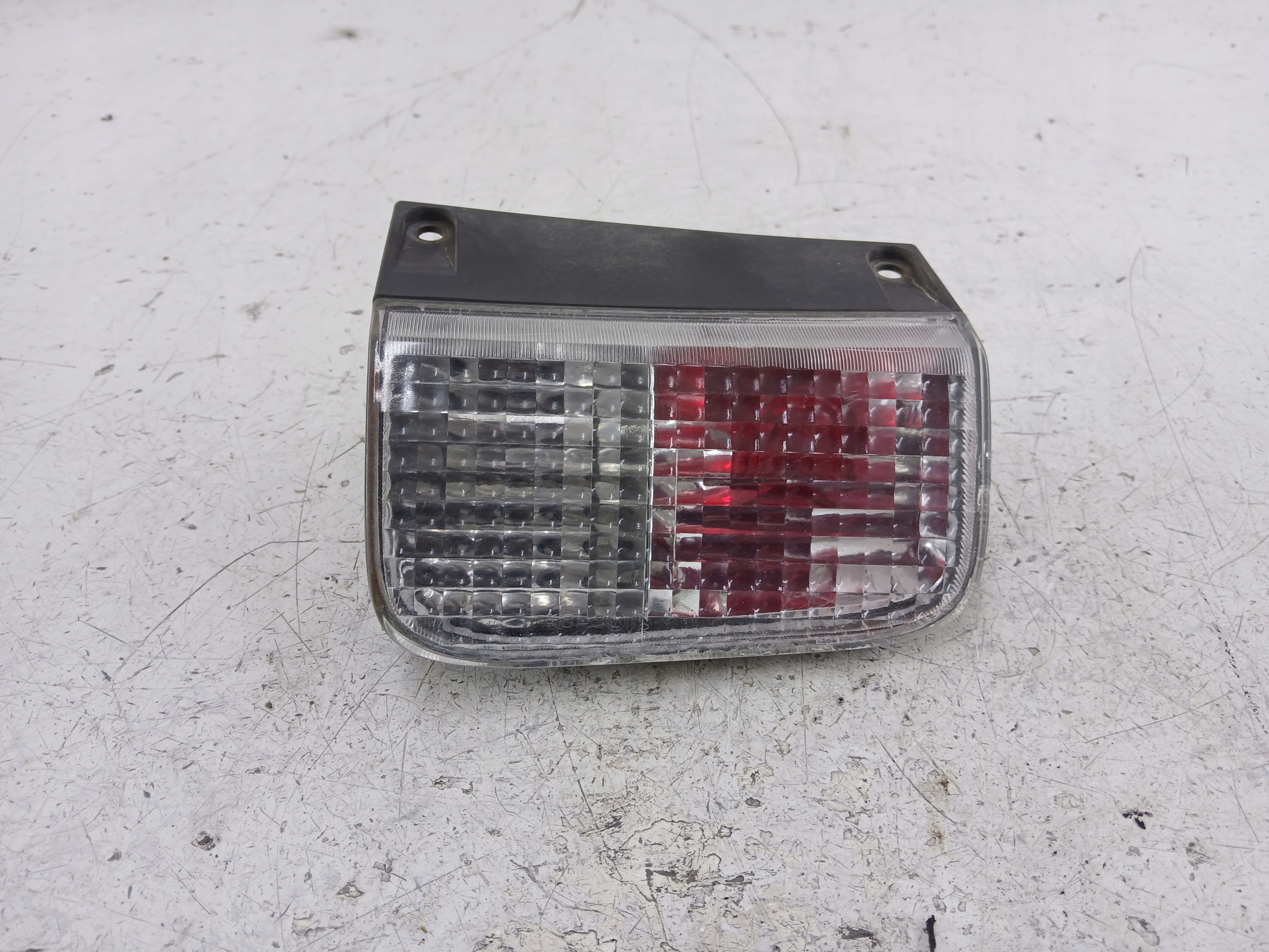 Dodatkowe zdjęcie używanej części: RENAULT TRAFIC II LAMPA ZDERZAKA PRAWA TYŁ 820096807