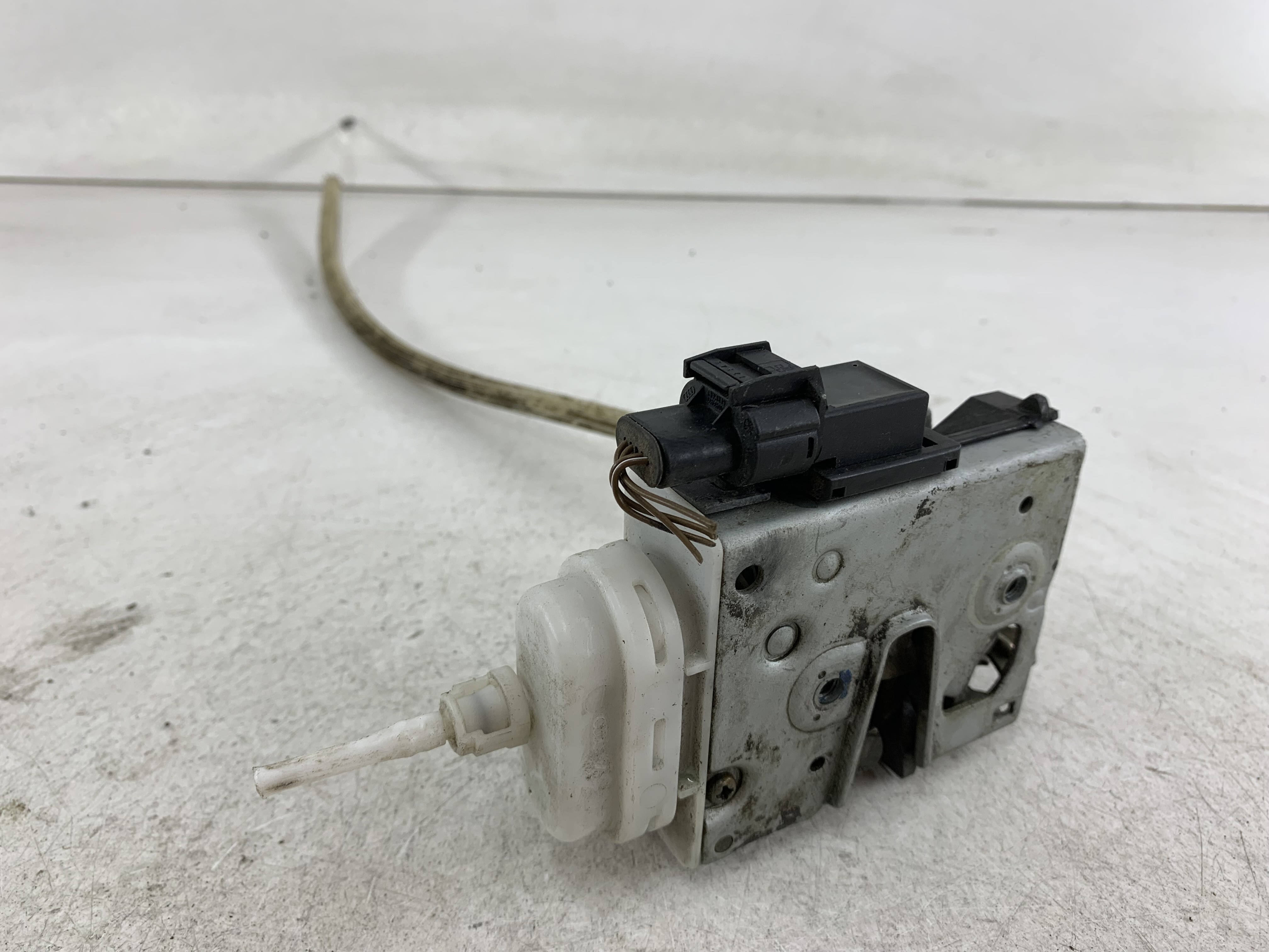 ZAMEK DRZWI PRAWY PRZÓD PRZEDNI PRAWY AUDI A4 B5 8D1837016E - zdjęcie 2