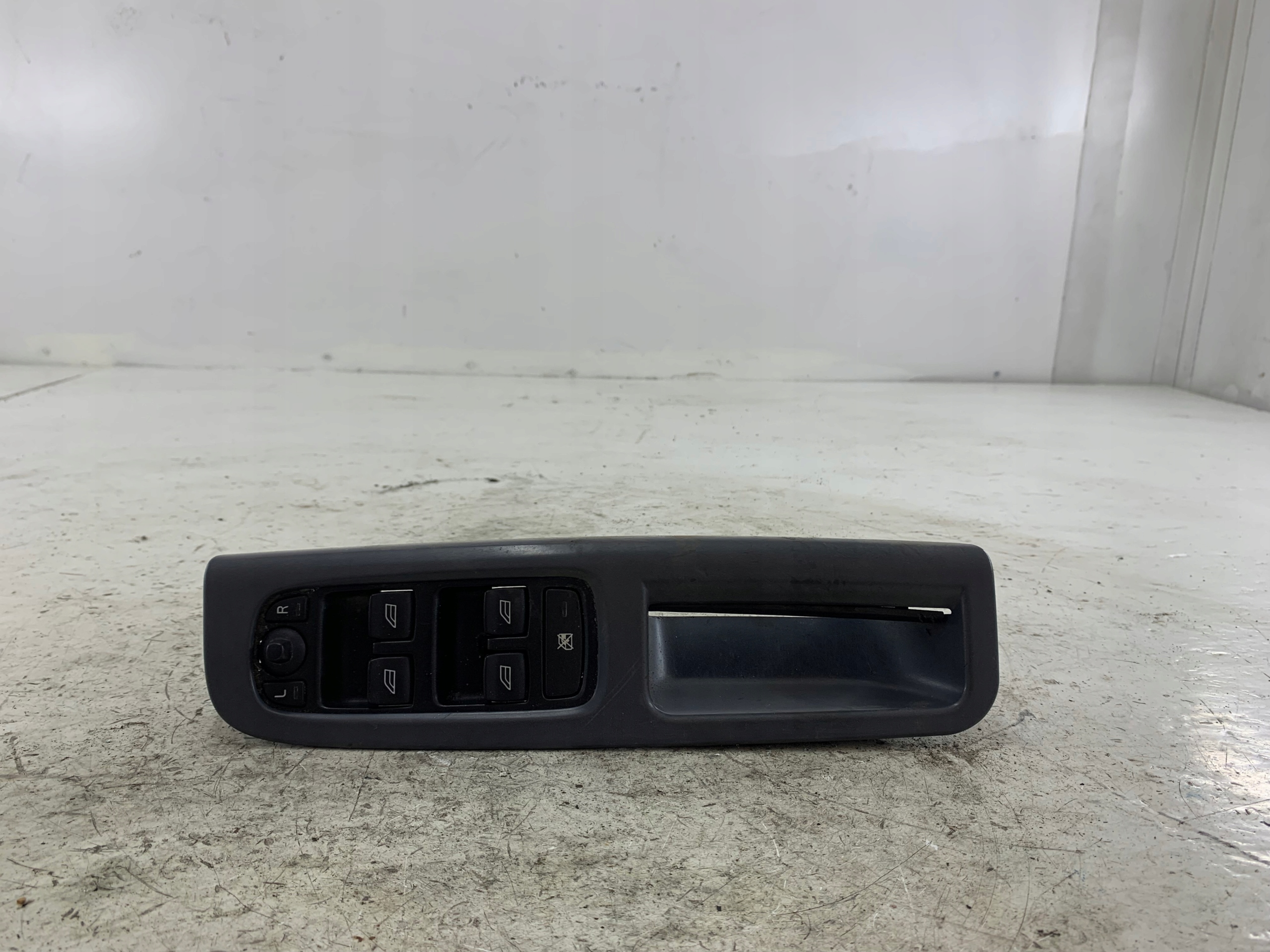 Dodatkowe zdjęcie używanej części: VOLVO V50 I PANEL SZYB LEWY PRZÓD 30795081