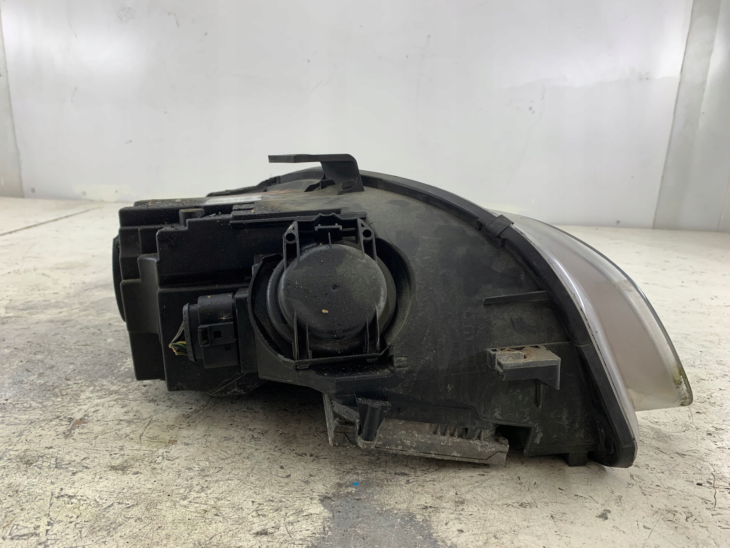 Dodatkowe zdjęcie używanej części: AUDI A4 B7 LAMPA LEWA PRZÓD BI XENON 8E0941003AM + PRZETWORNICA KPL