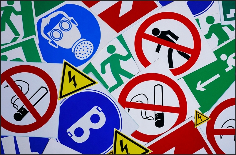 Naklejki na maszyny BHP UWAGA ELEMENTY RUCHOME MASZYNY - 10 szt.