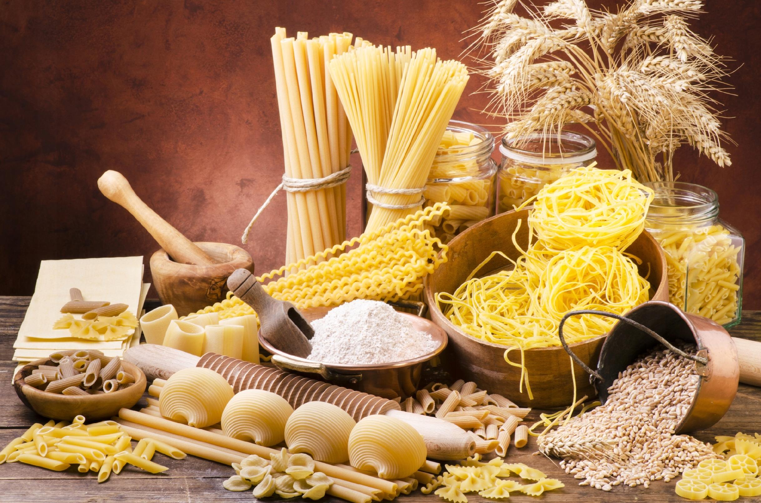 FOTOTAPETA kuchenna MAKARONY SUROWE 200x130