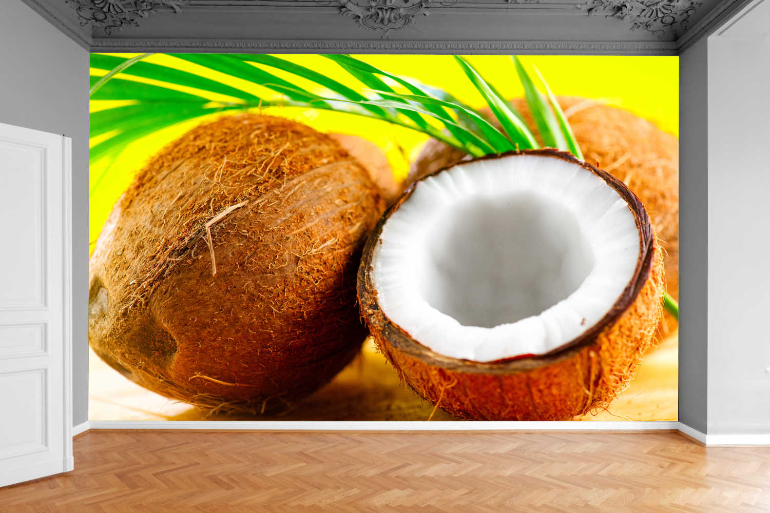 Fototapeta ORZECH KOKOSOWY NA TLE LIŚCI PALM