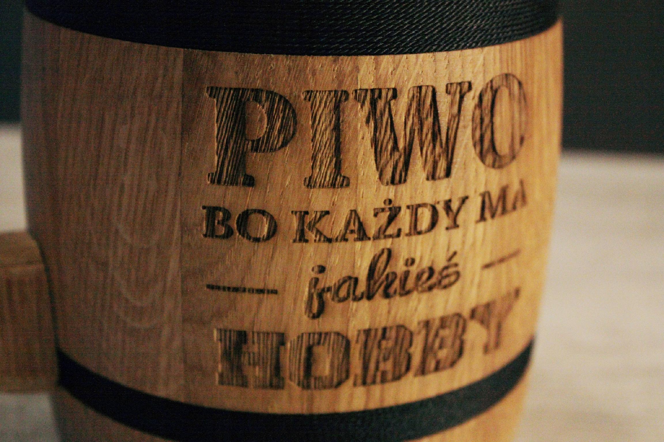 duży dębowy KUFEL do piwa z GRAWEREM napisem PREZENT DLA MAMY