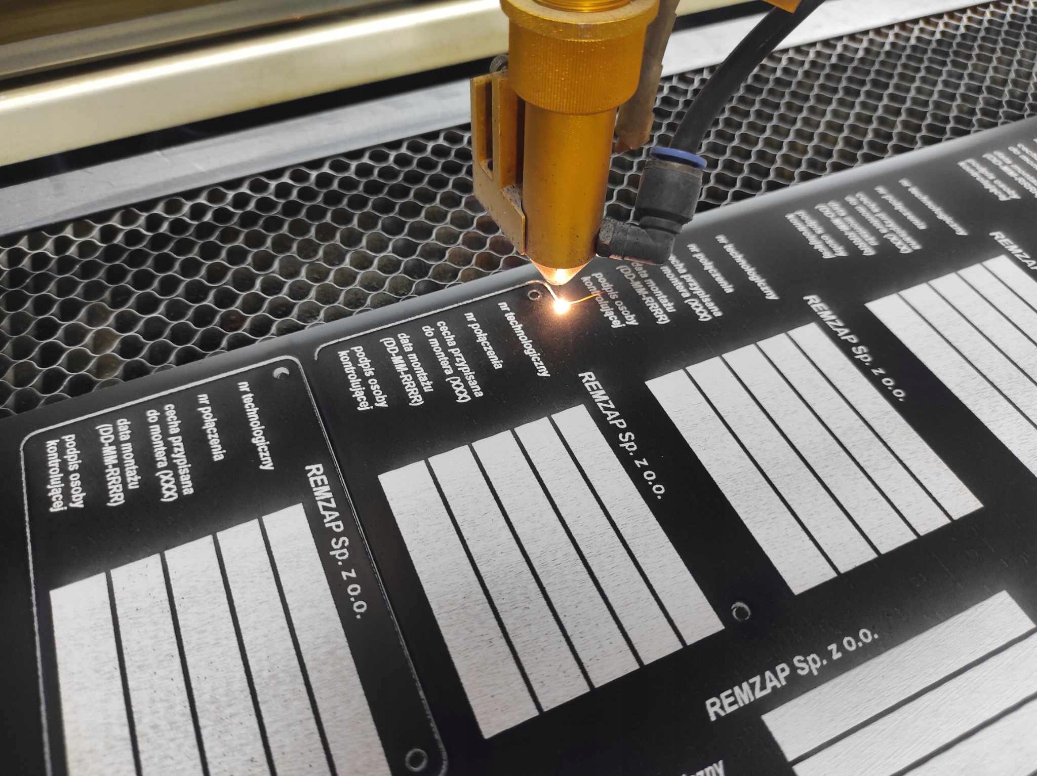 TABLICZKA TABLICA GRAWEROWANA STRZAŁKA nierdzewna z TWOIM NAPISEM wyjazd