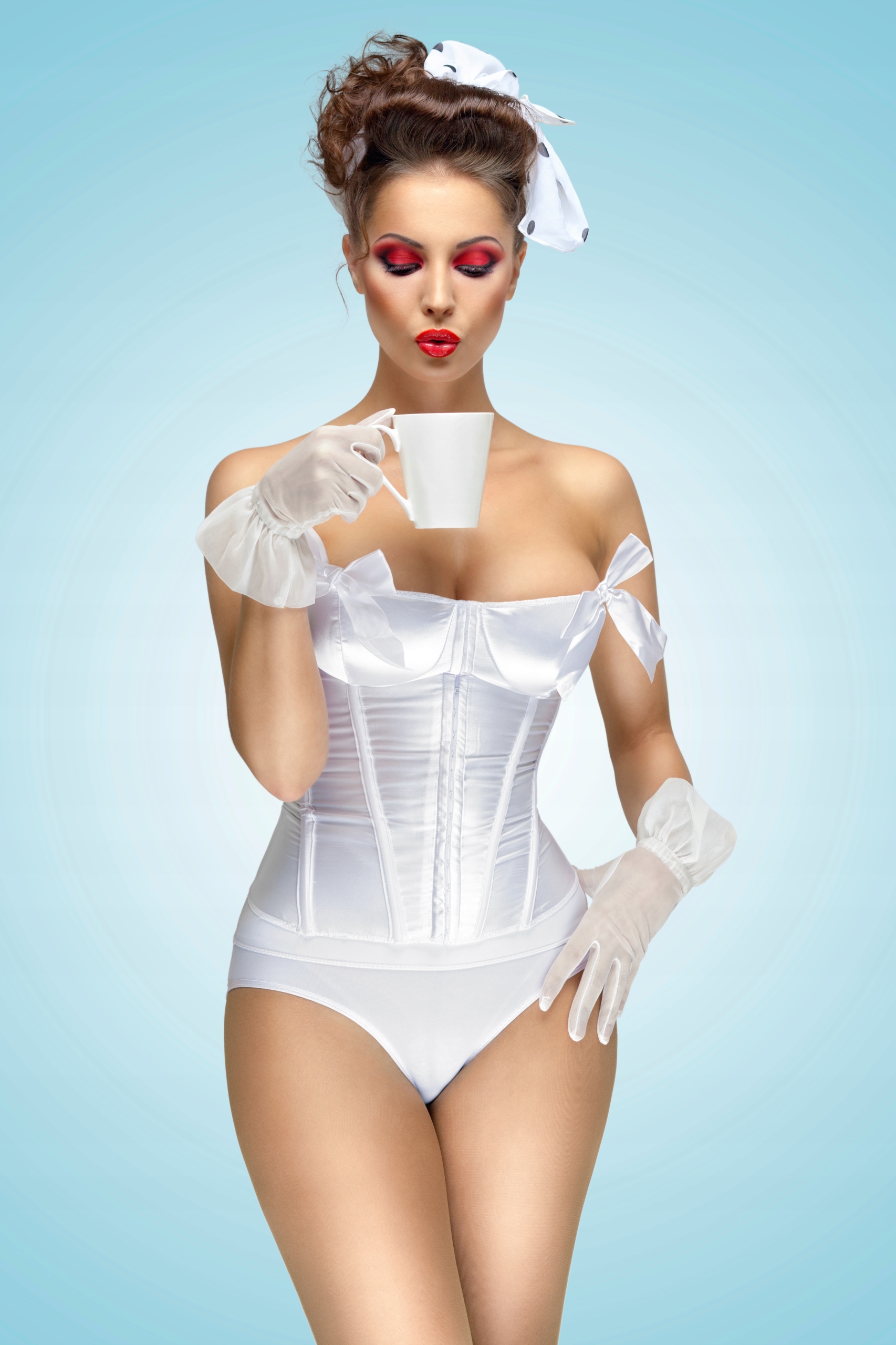 FOTOTAPETA KOBIETA W STROJU MODELKA