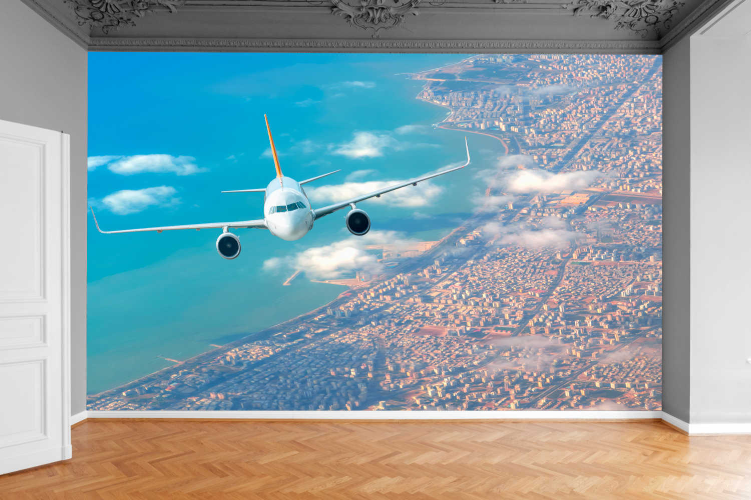 Fototapeta SAMOLOT W CHMURACH LECĄCY 370x250