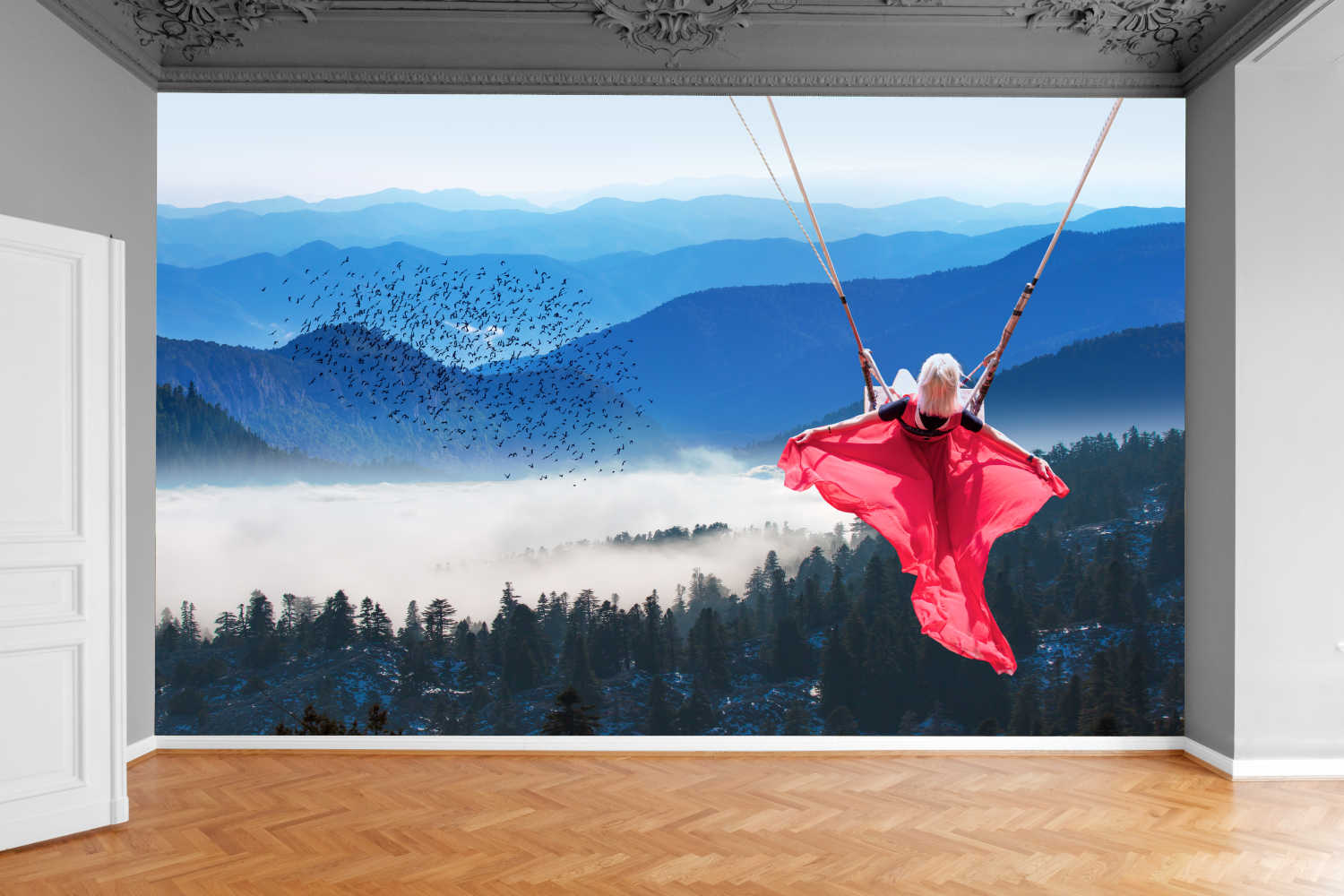 Fototapeta KOBIETA NA HUŚTAWCE NAD WIDOKIEM GÓR